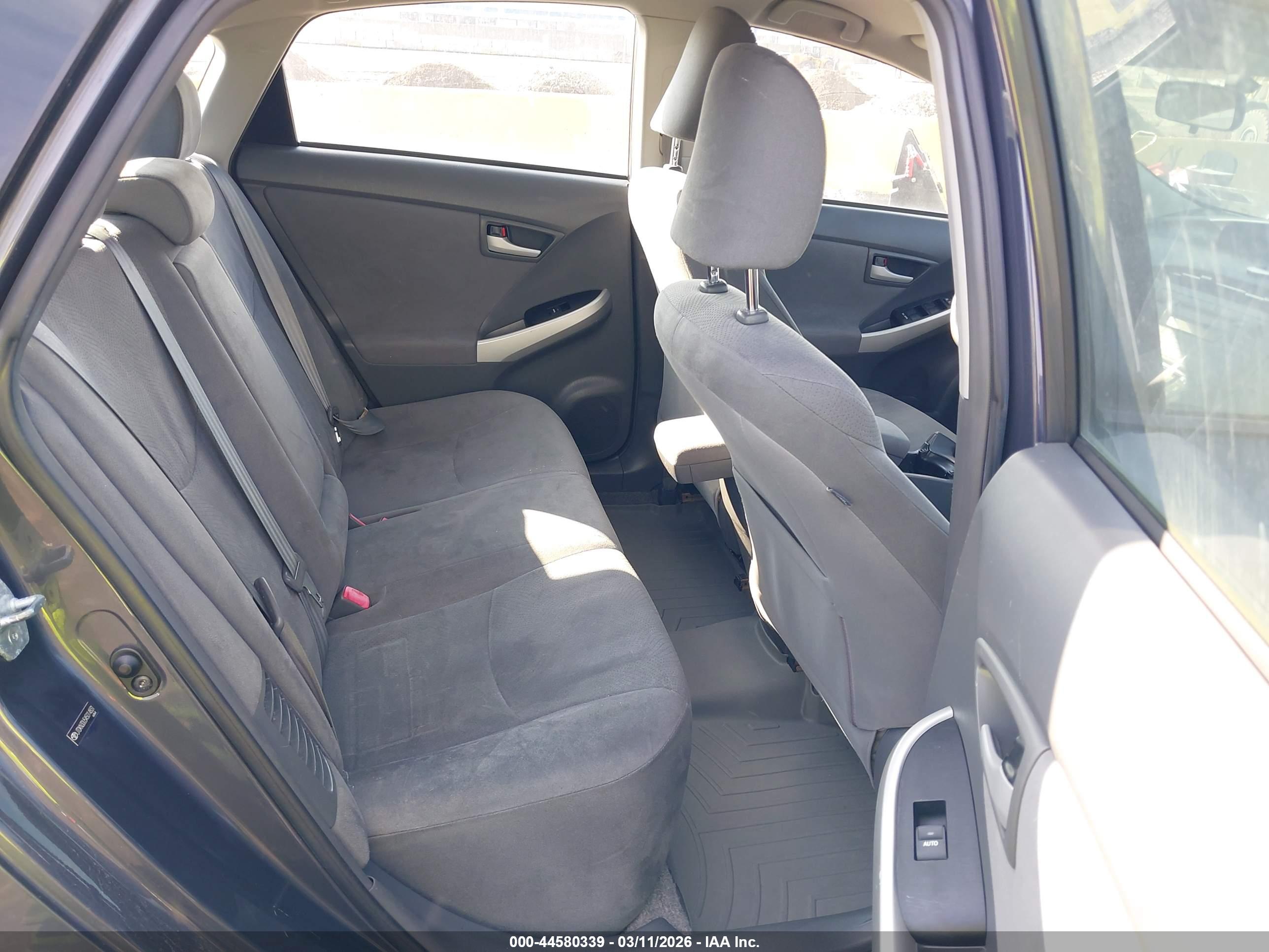 TOYOTA PRIUS image 8