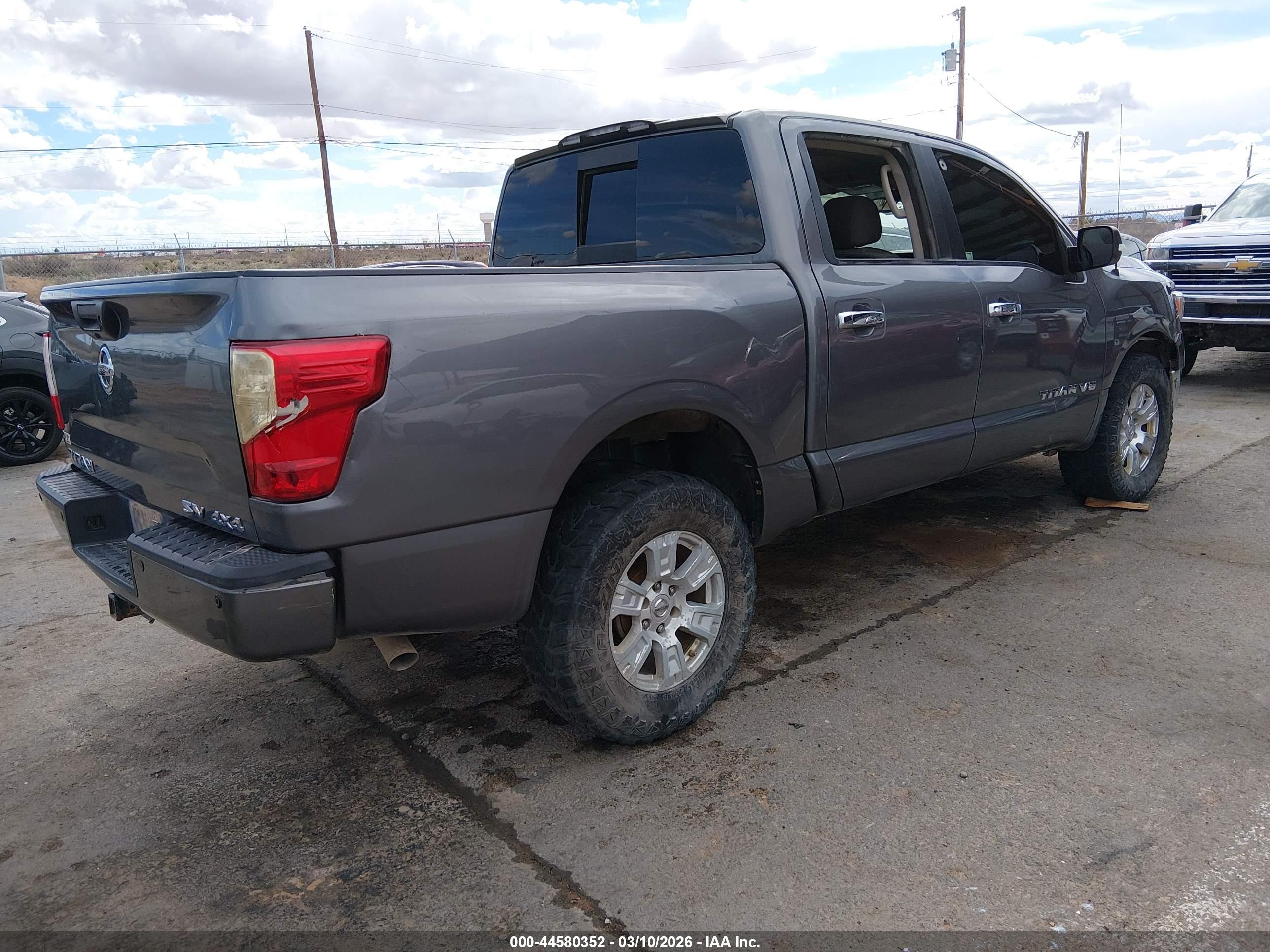 NISSAN TITAN image 4