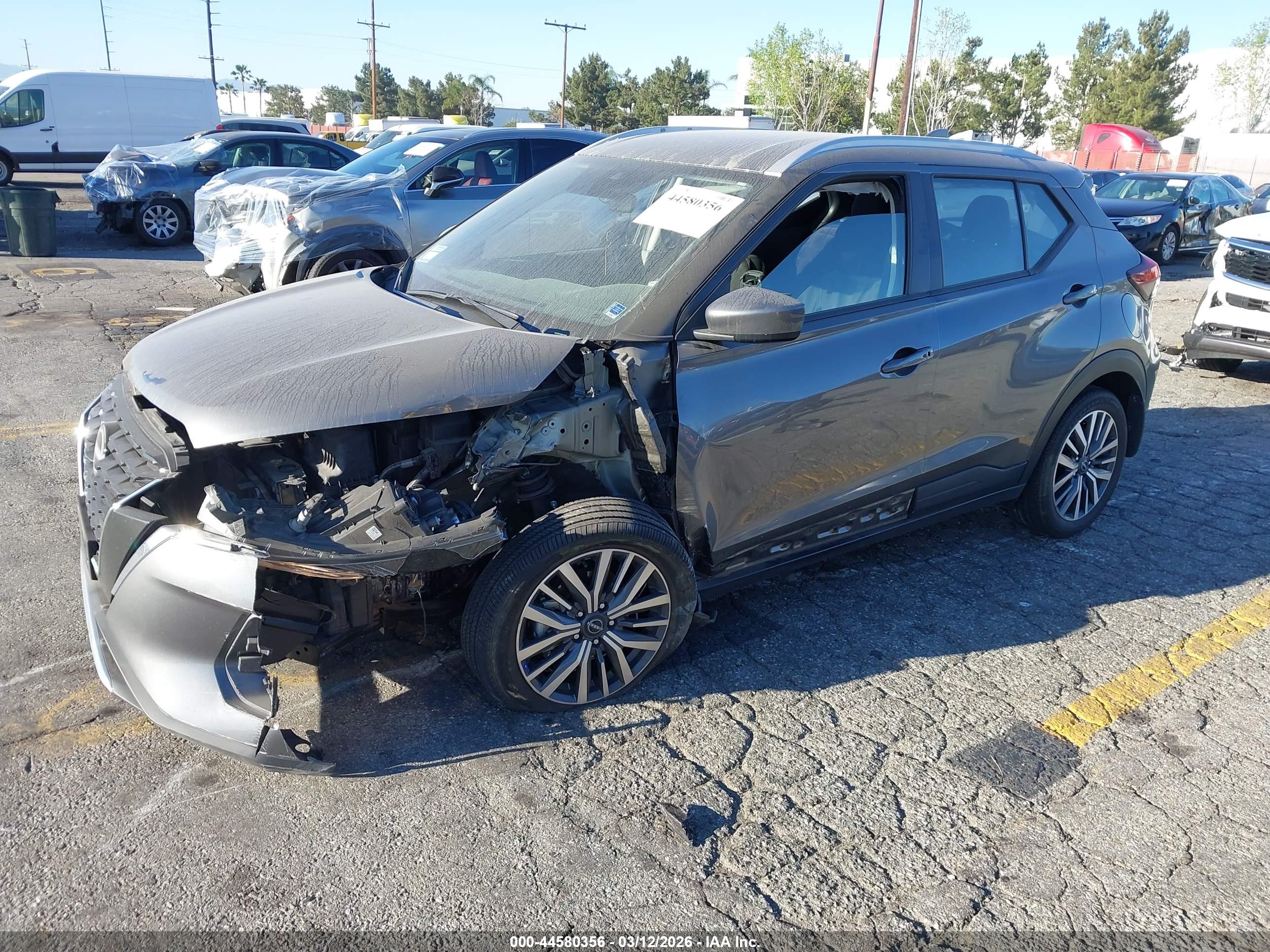 NISSAN KICKS image 2