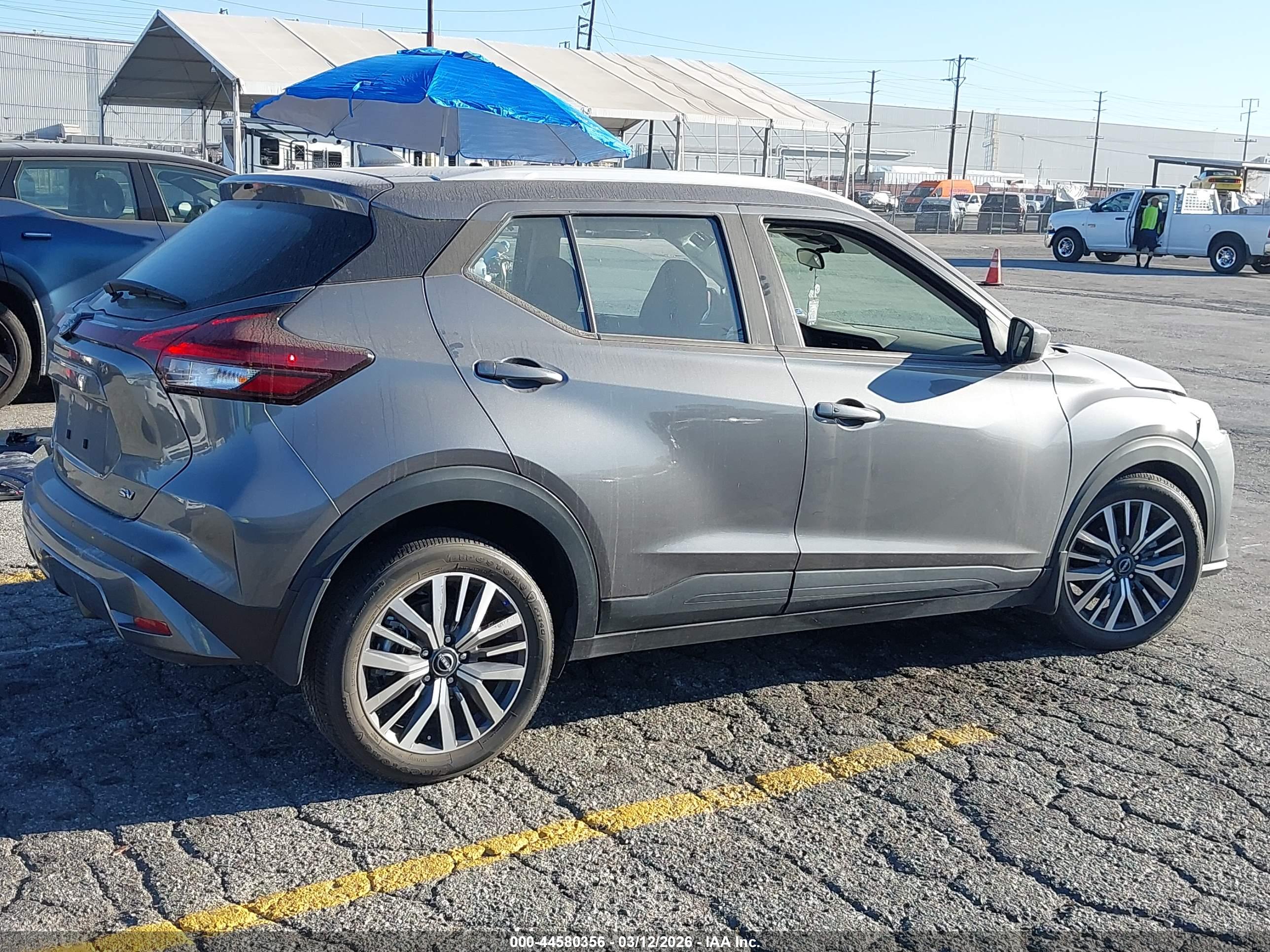 NISSAN KICKS image 4