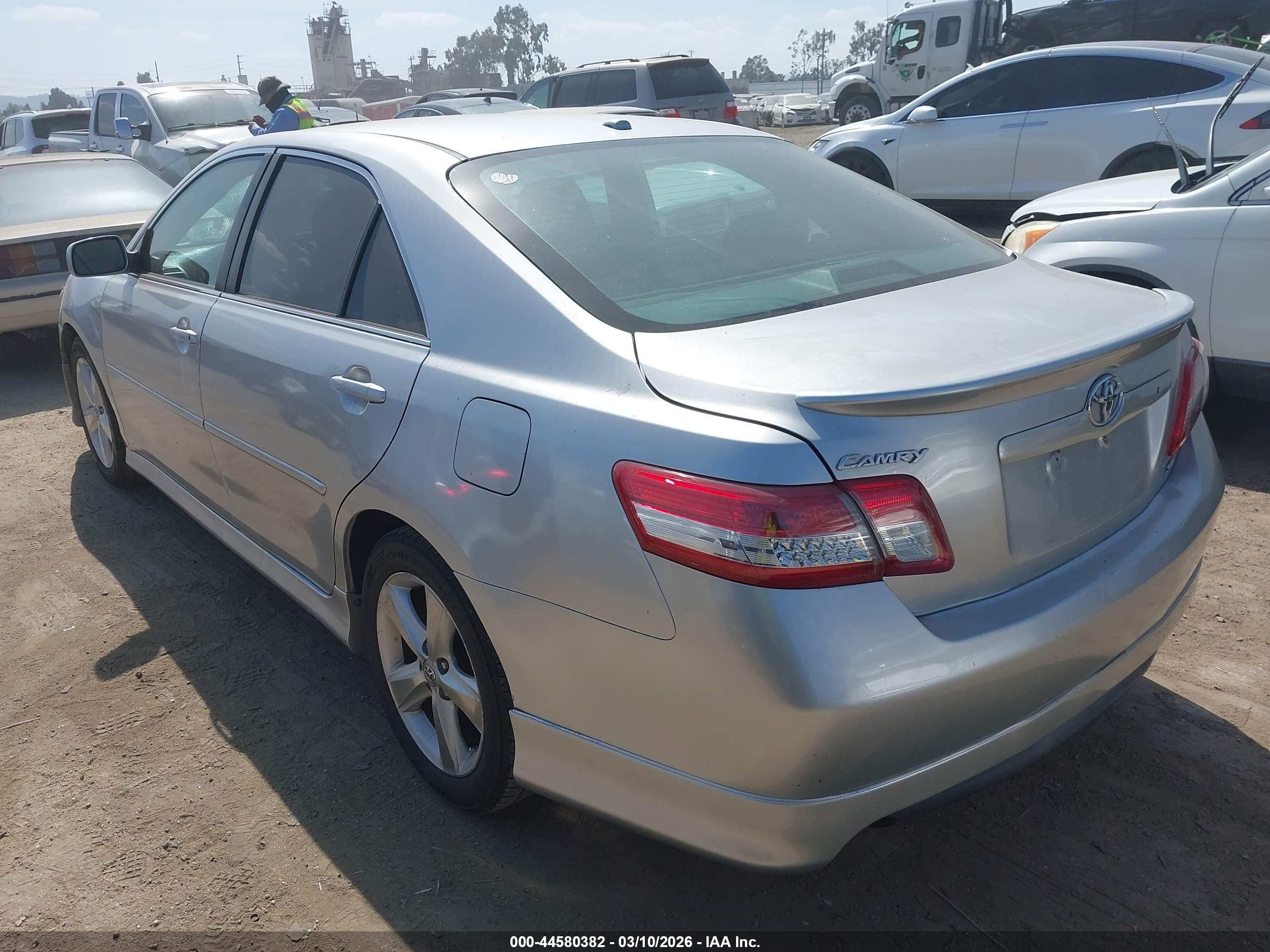TOYOTA CAMRY image 3