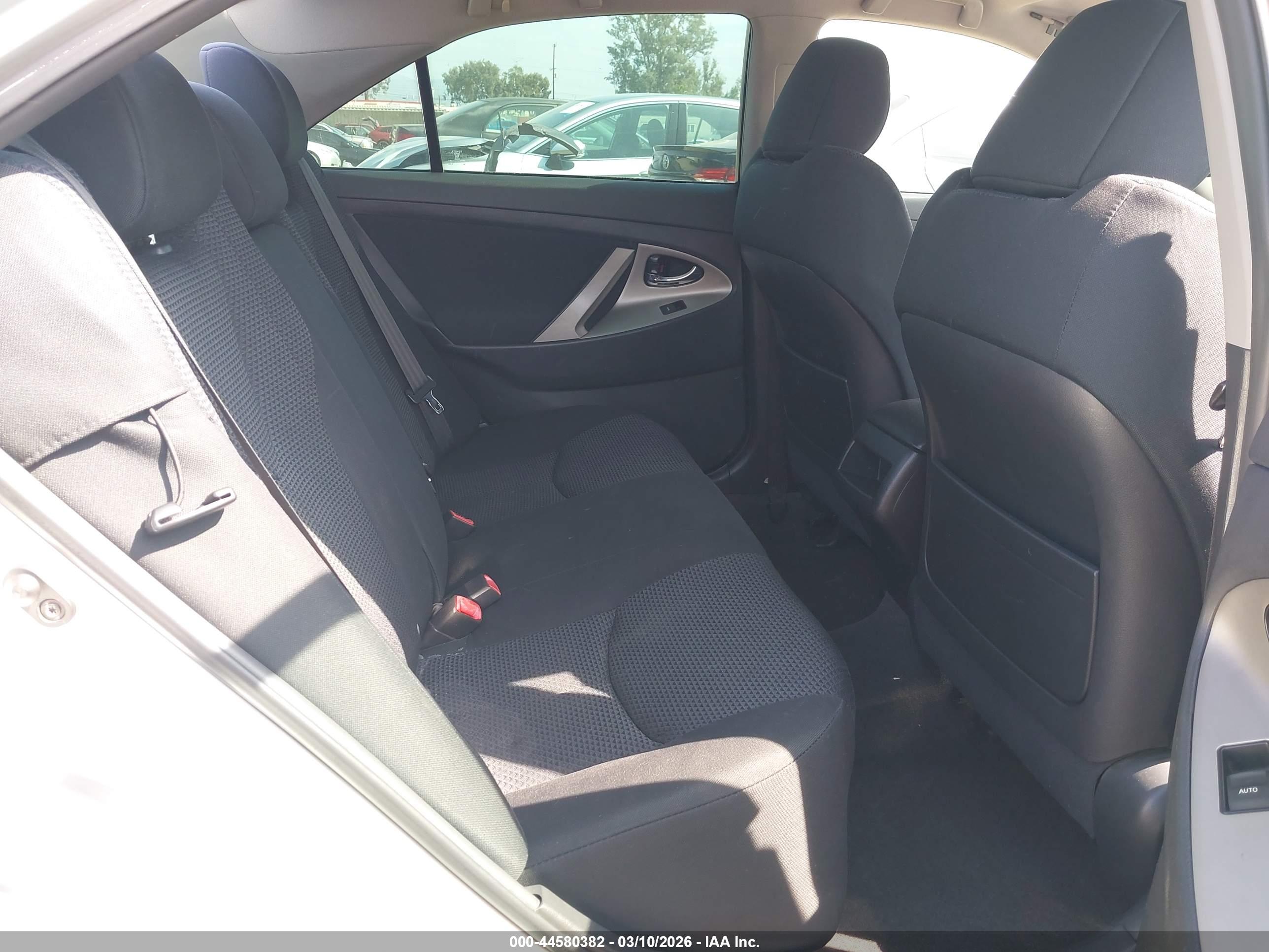 TOYOTA CAMRY image 8