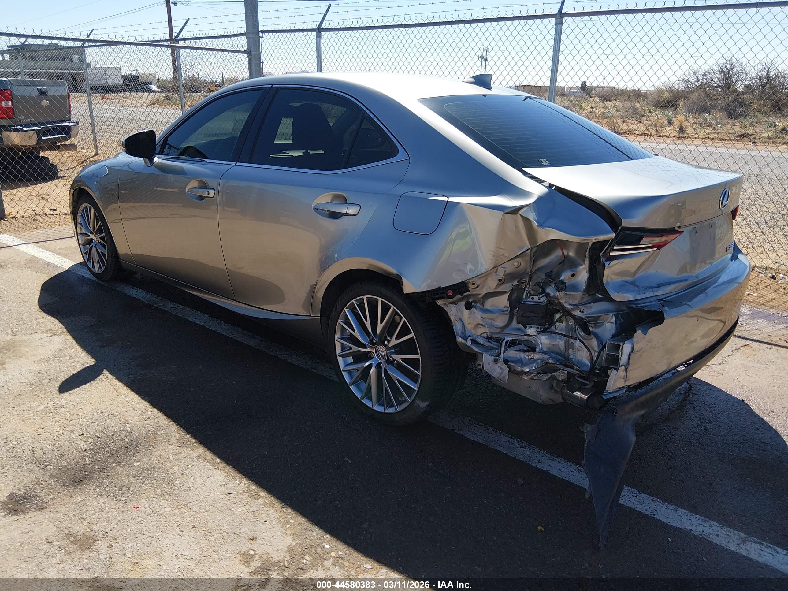 LEXUS IS image 3
