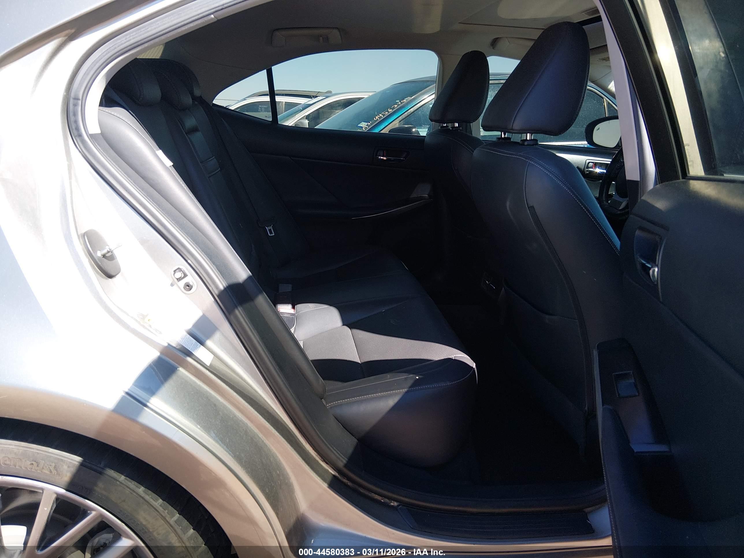 LEXUS IS image 8