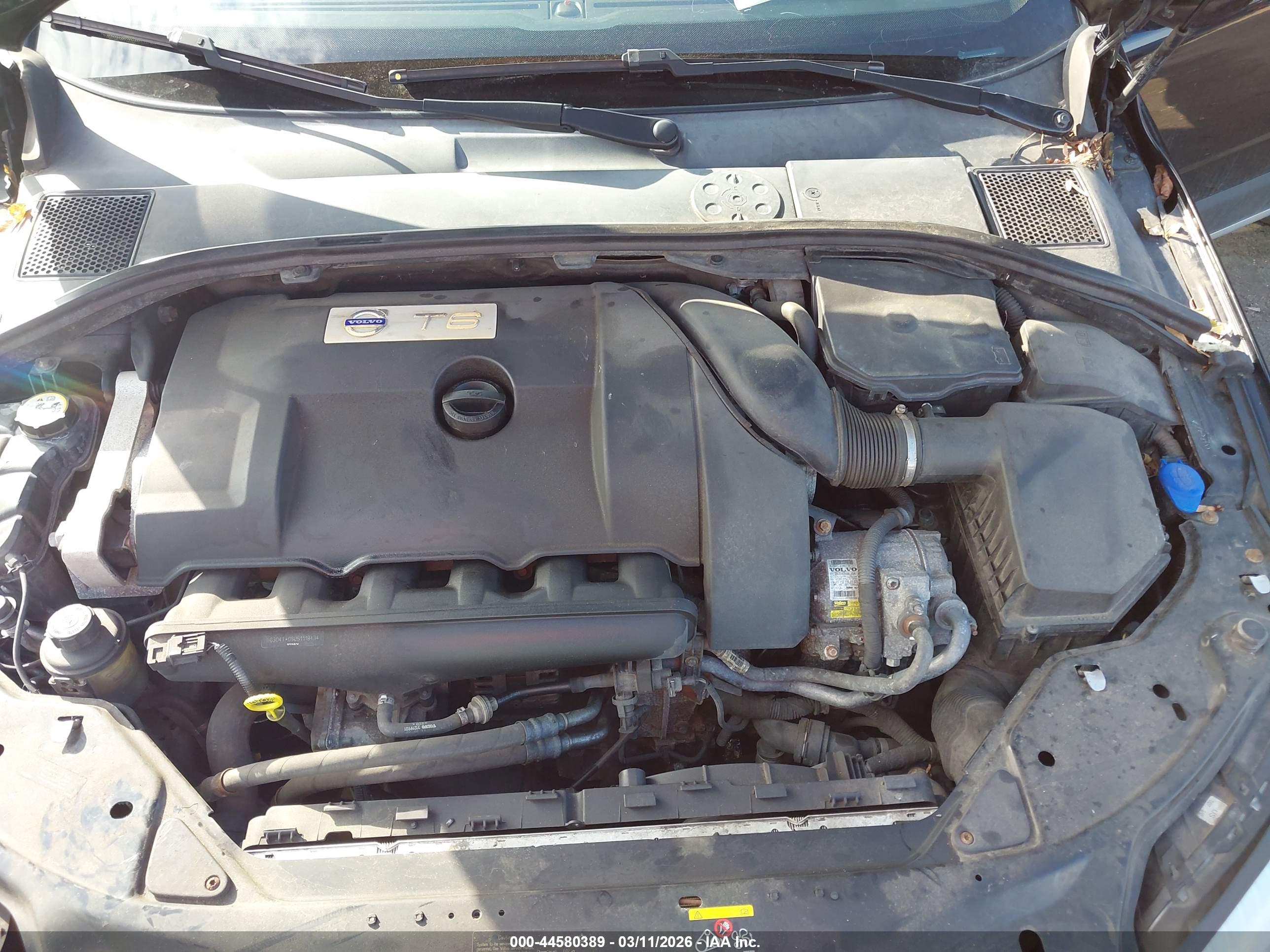 VOLVO XC70 image 10