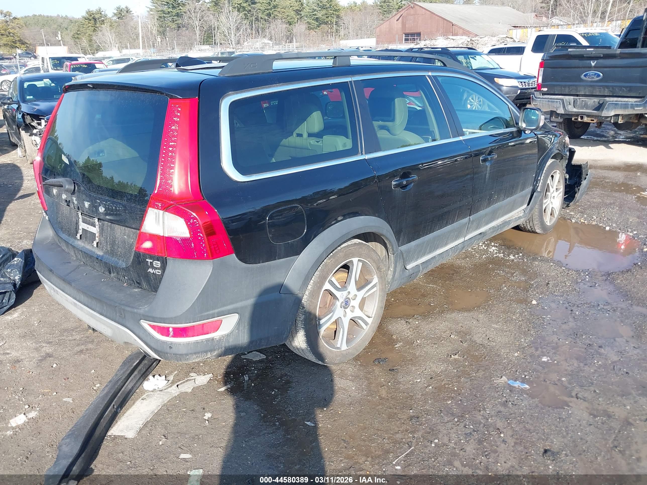 VOLVO XC70 image 4