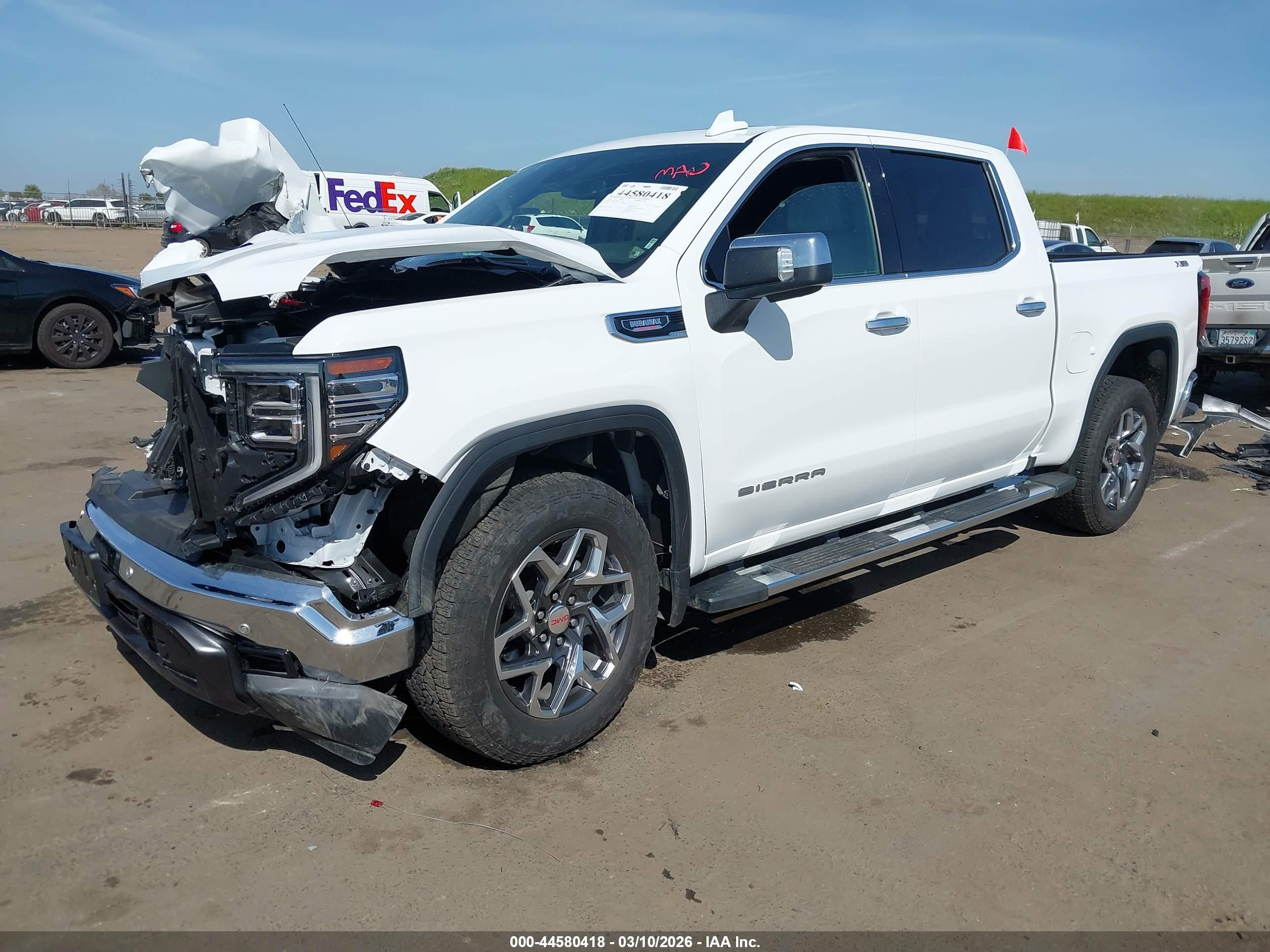 GMC SIERRA image 2