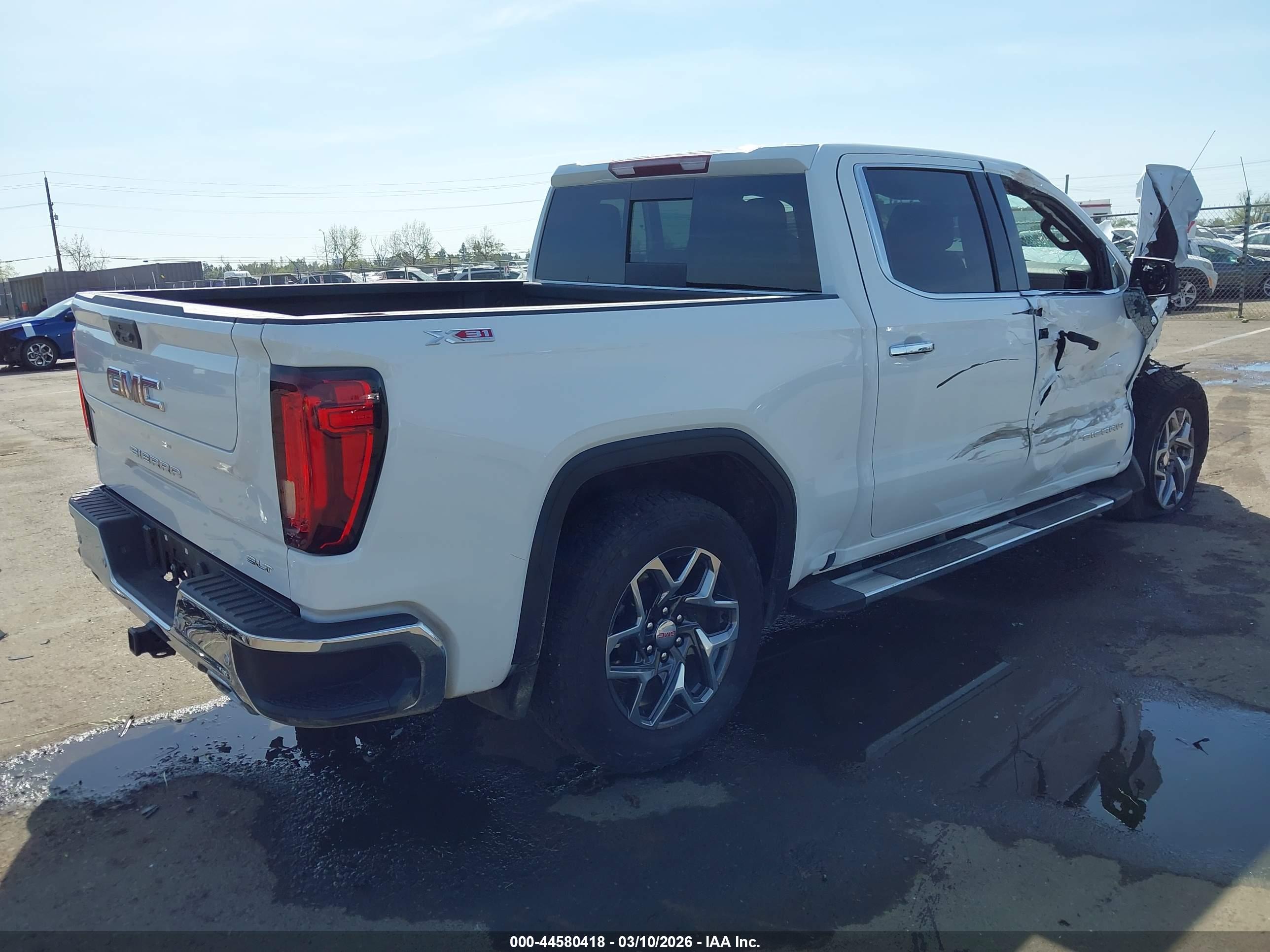 GMC SIERRA image 4