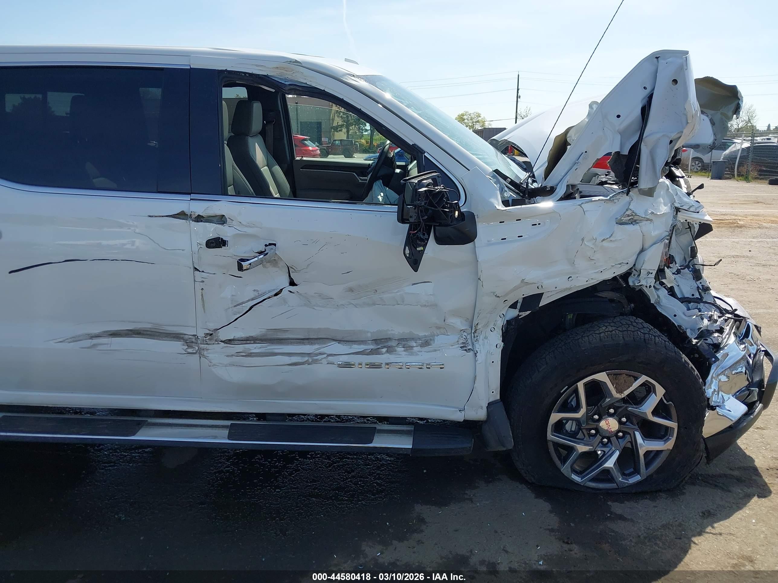 GMC SIERRA image 6