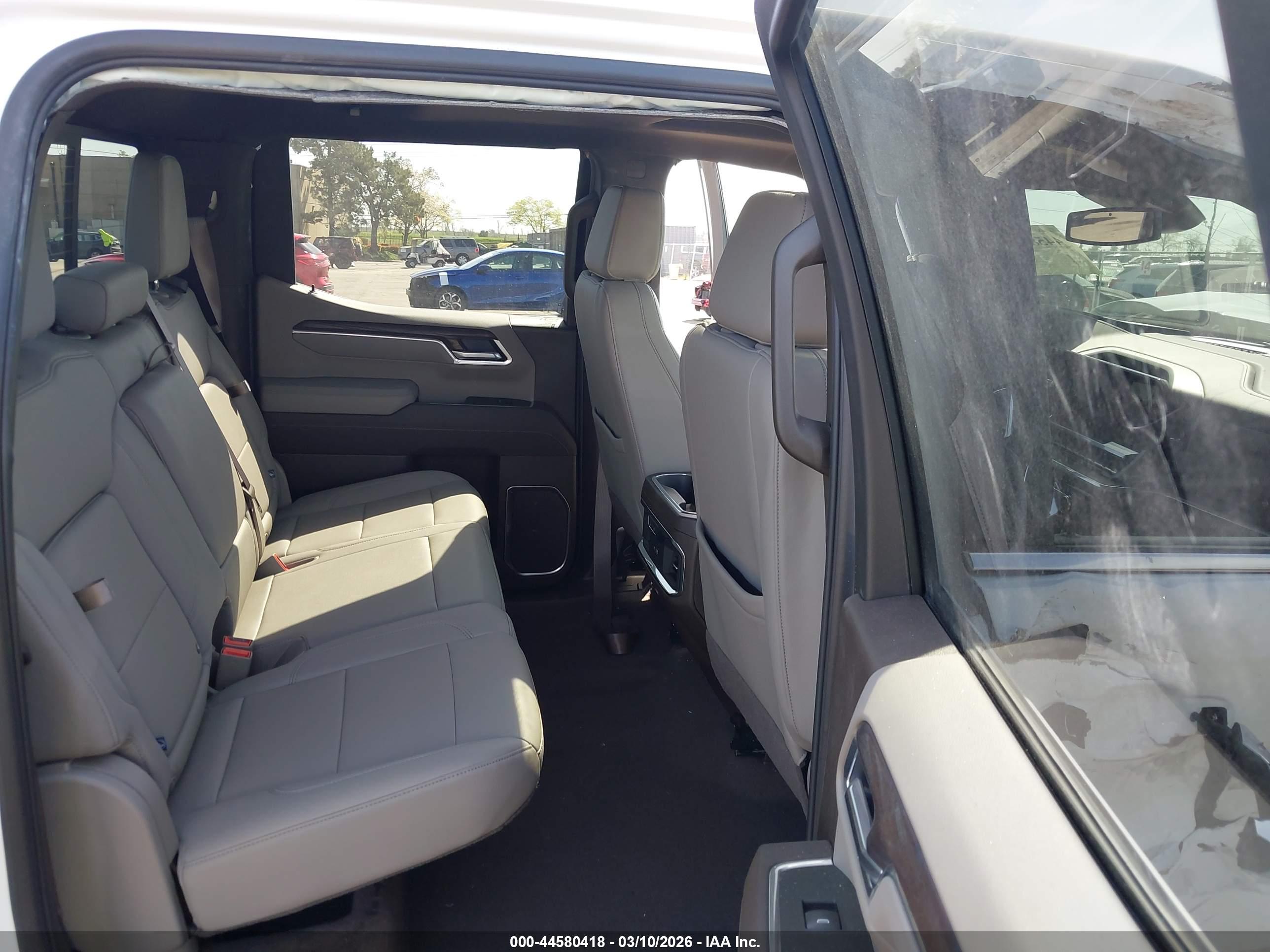 GMC SIERRA image 8
