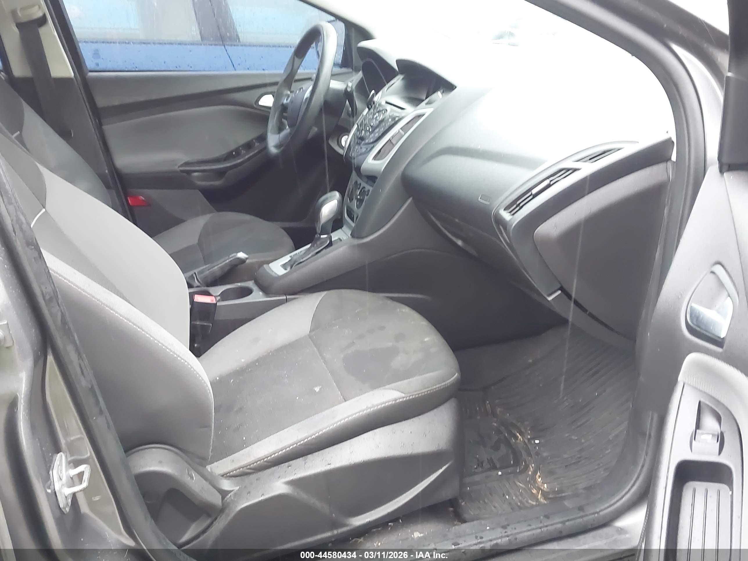 FORD FOCUS image 5