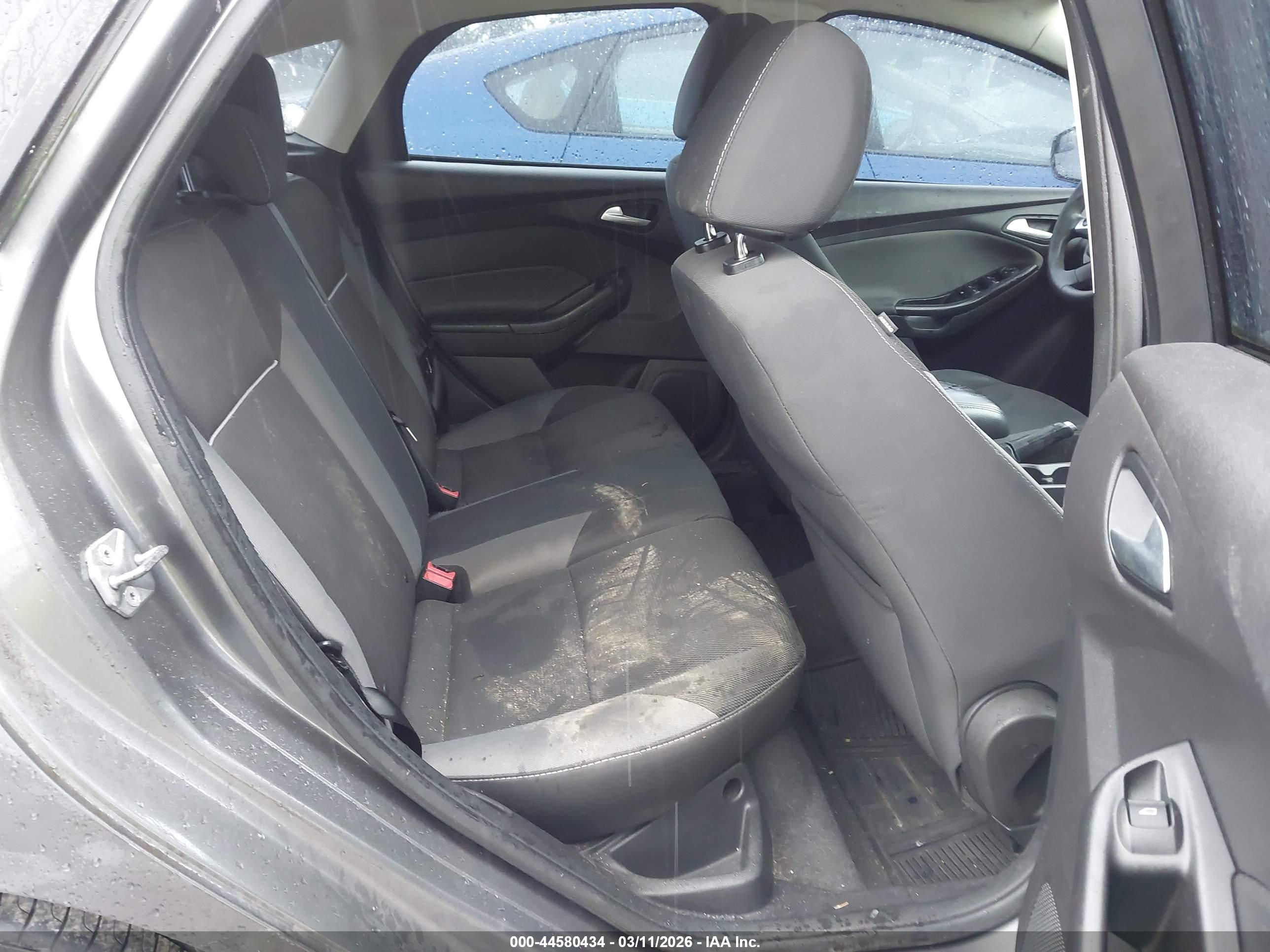 FORD FOCUS image 8