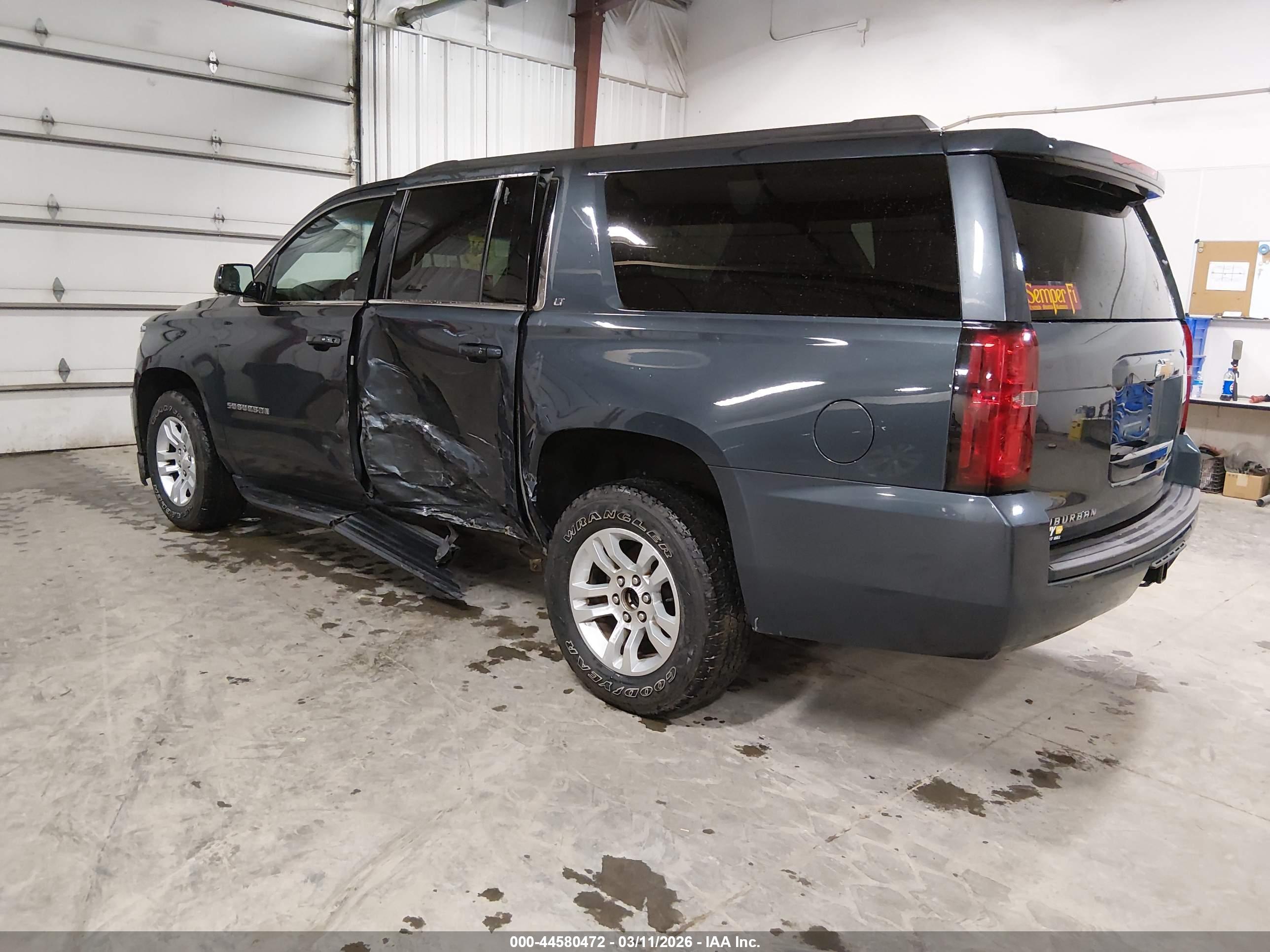 CHEVROLET SUBURBAN image 3