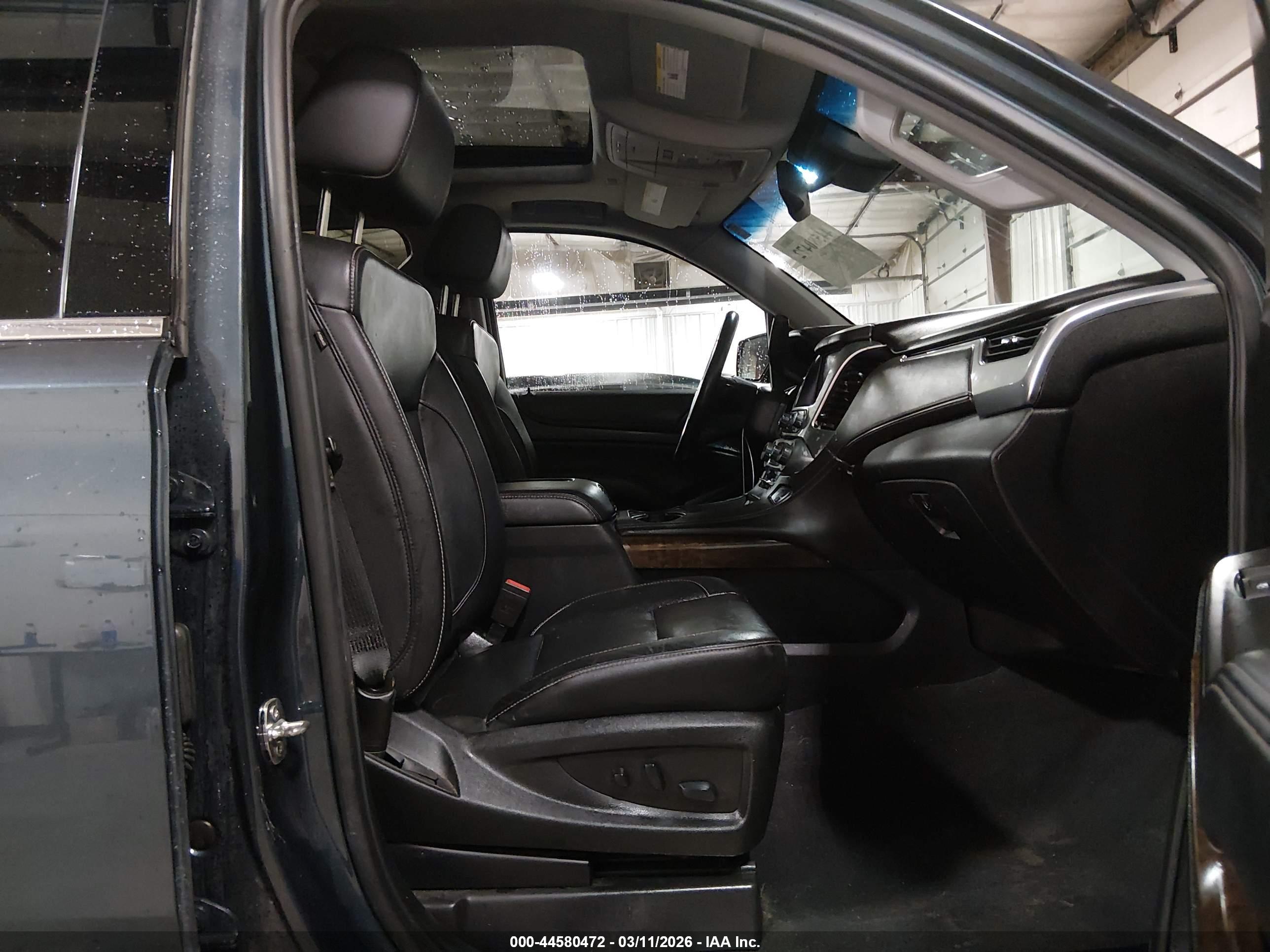 CHEVROLET SUBURBAN image 5