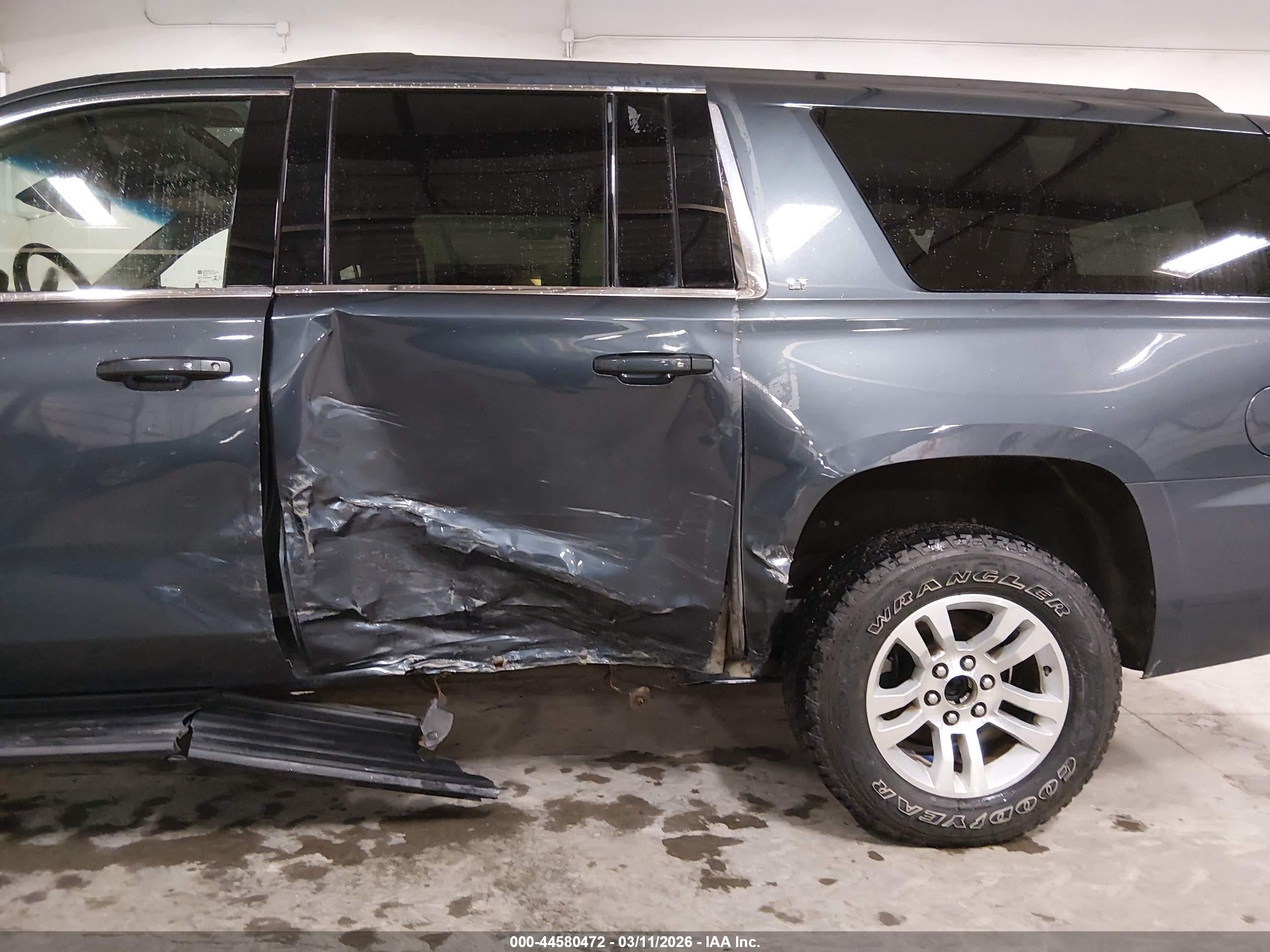 CHEVROLET SUBURBAN image 6