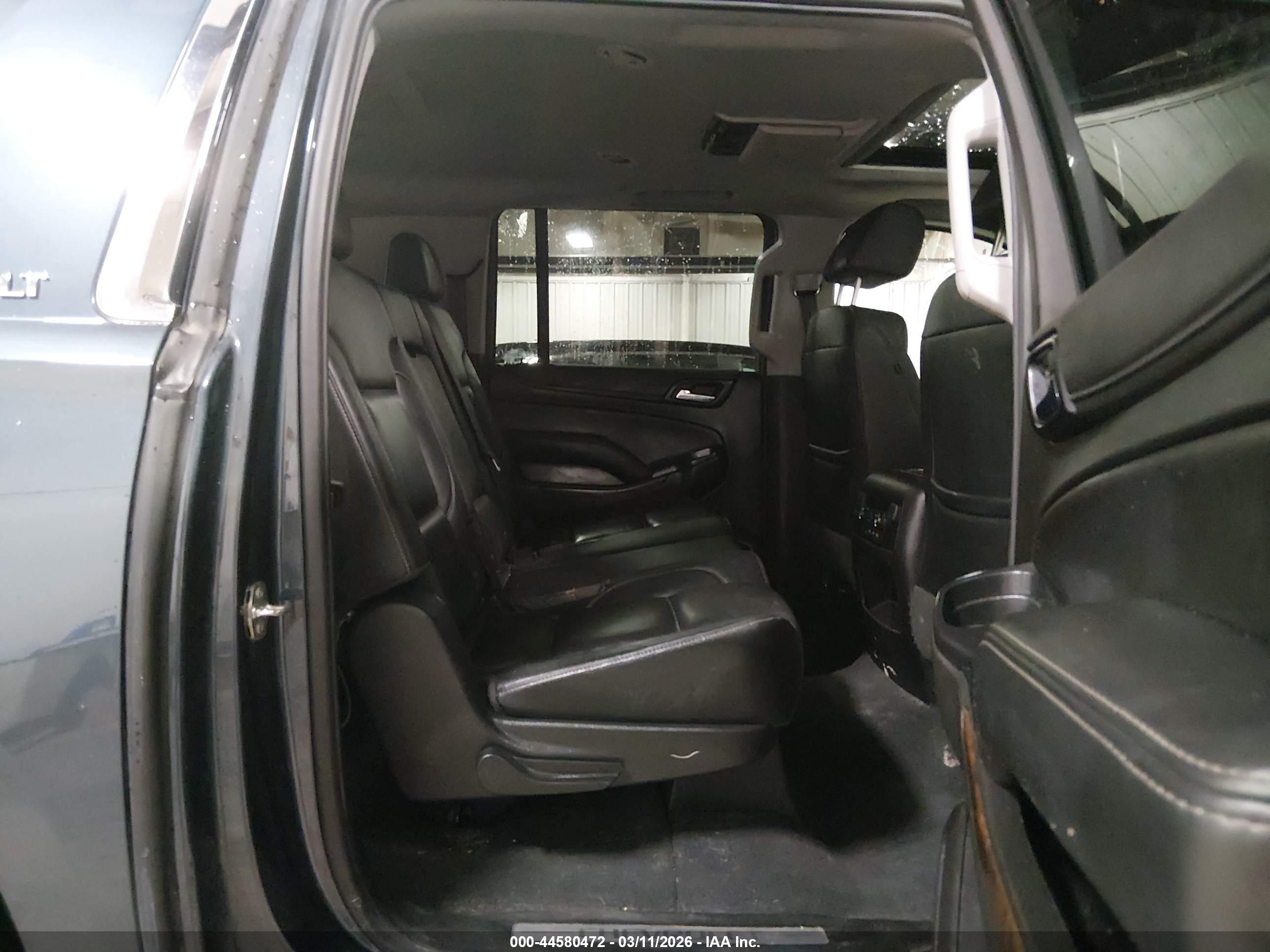 CHEVROLET SUBURBAN image 8