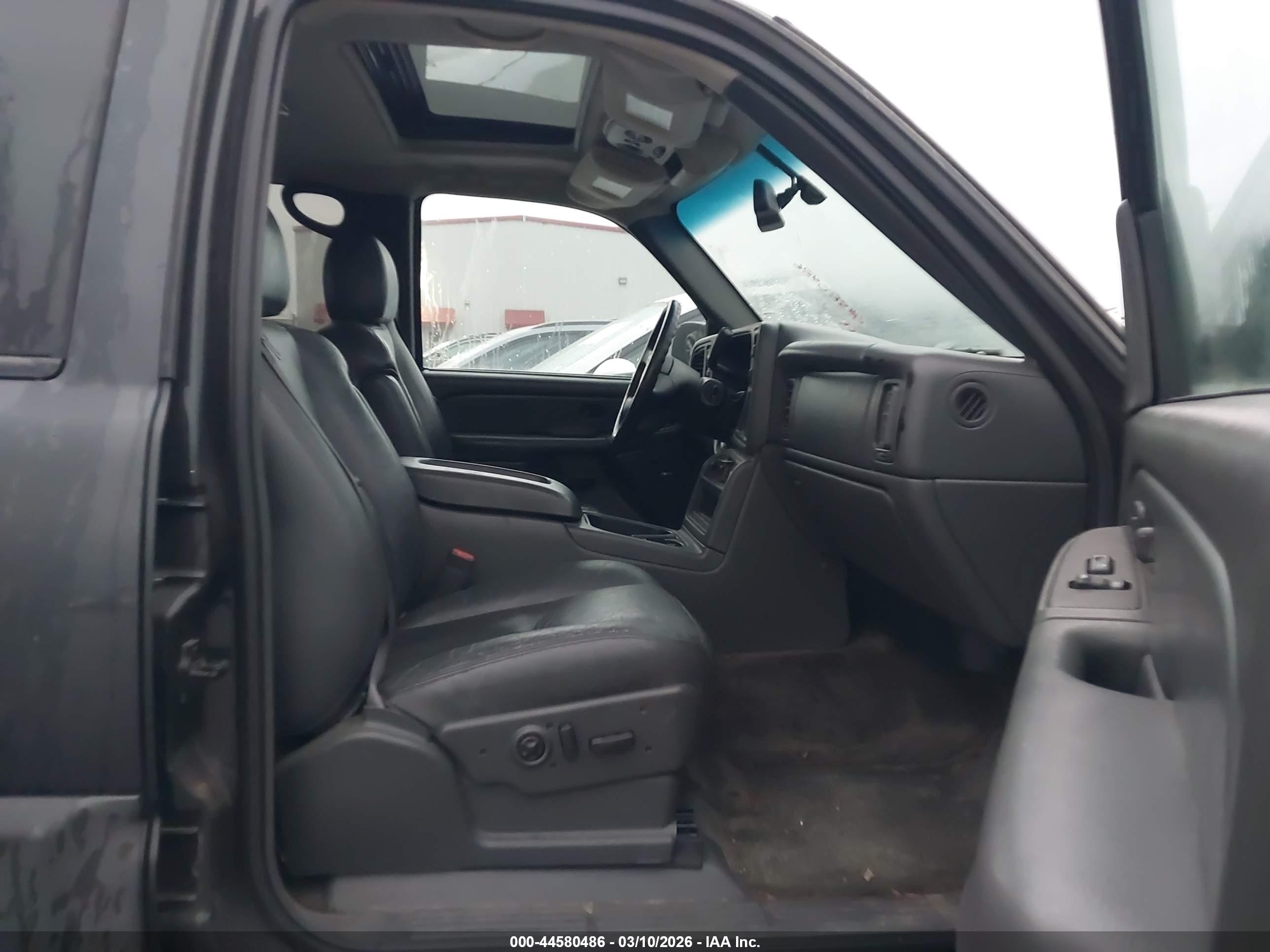 CHEVROLET AVALANCHE image 5