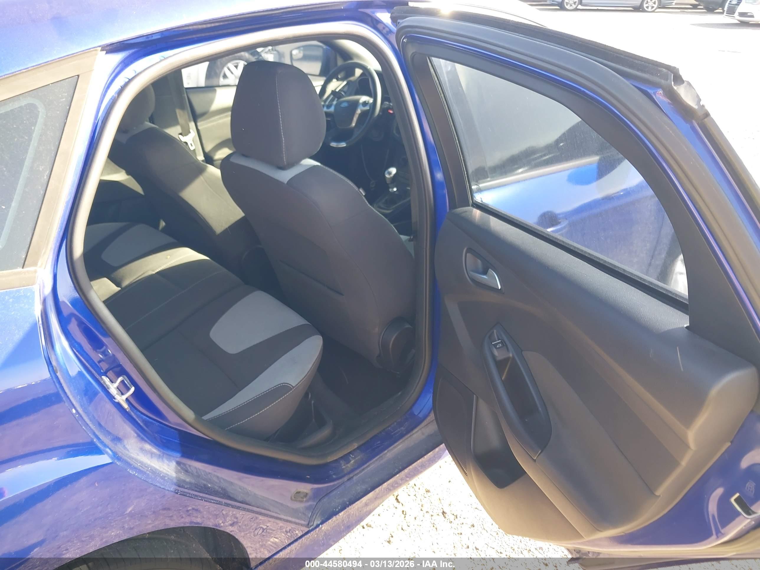 FORD FOCUS image 8