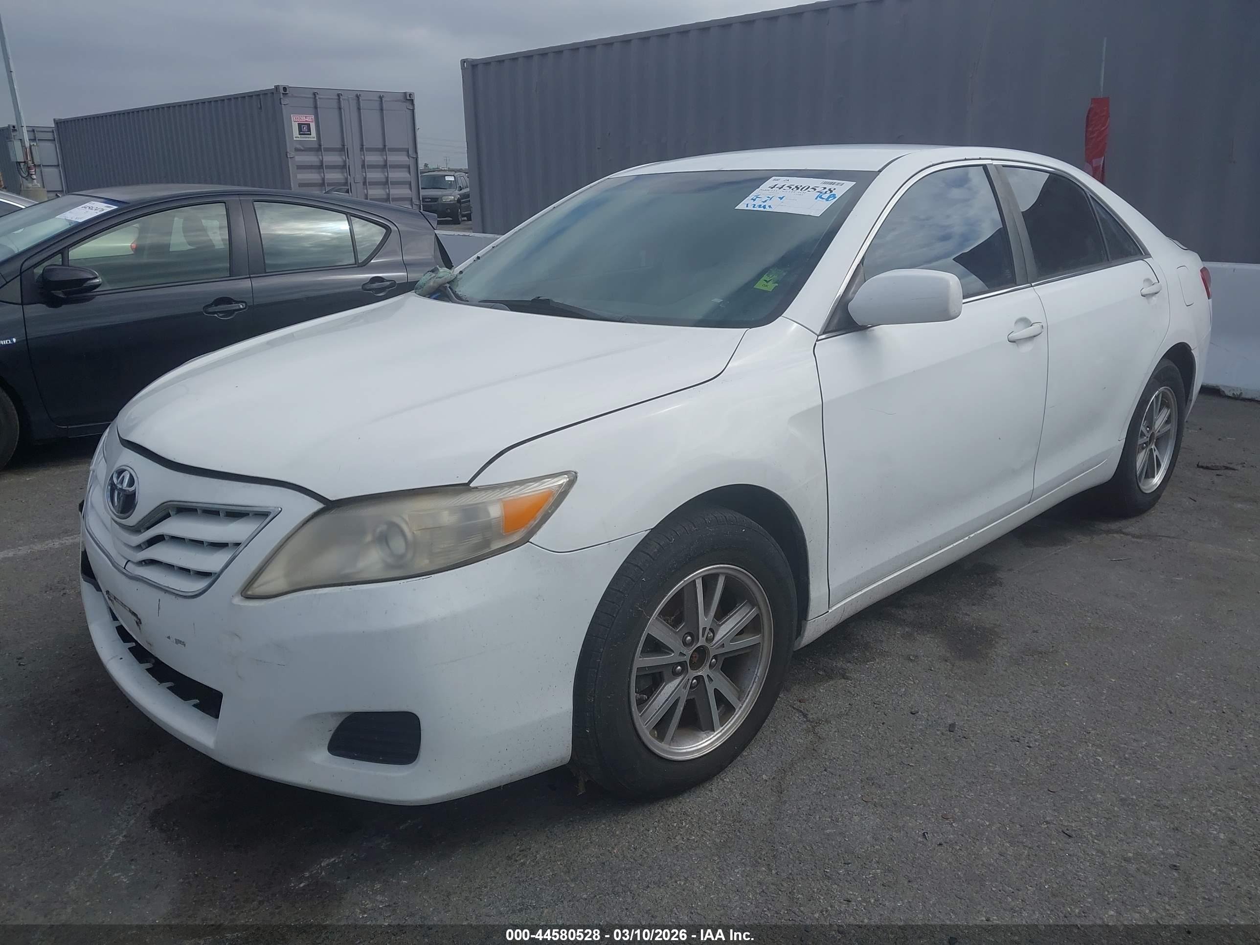 TOYOTA CAMRY image 2