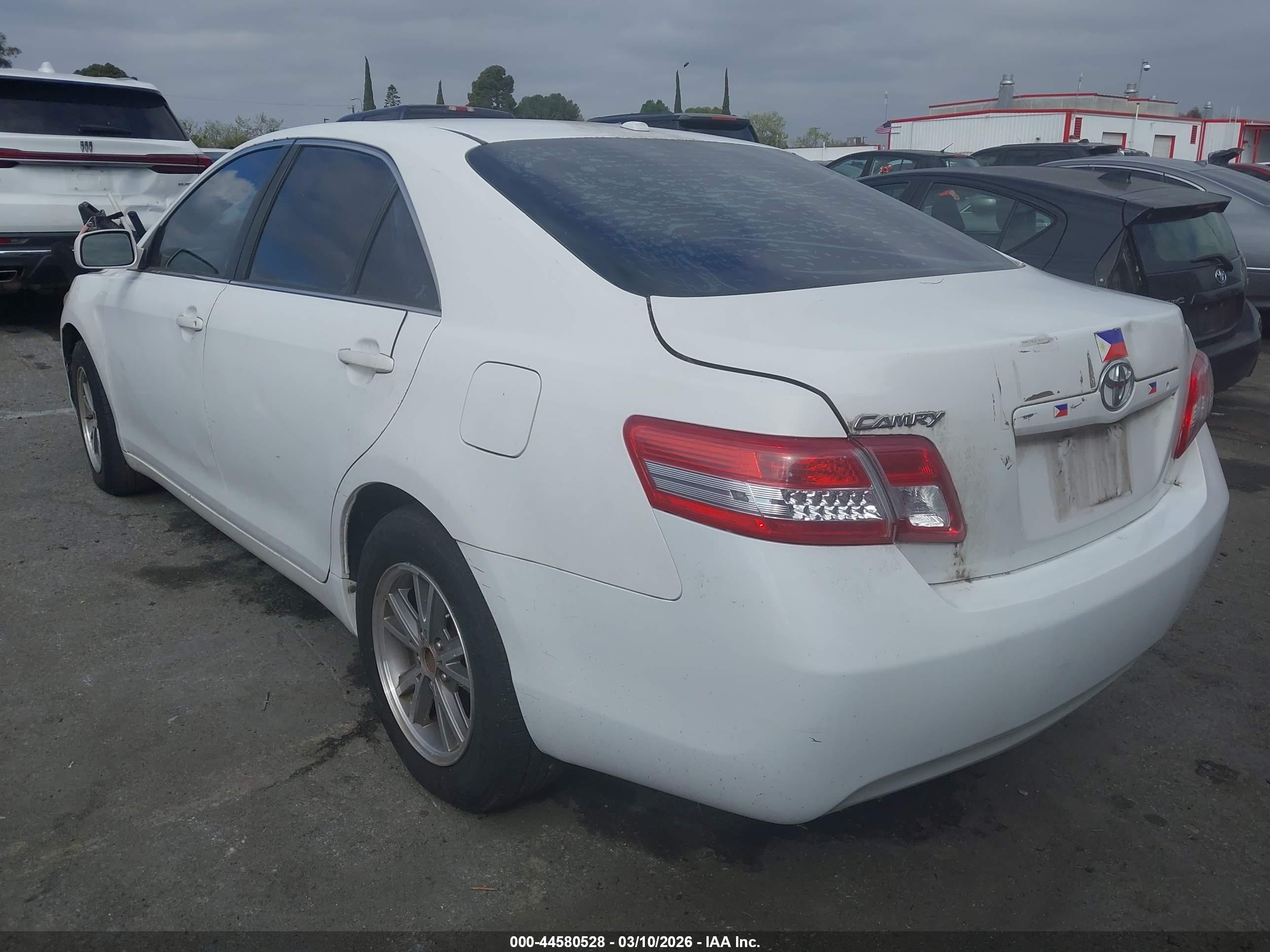 TOYOTA CAMRY image 3