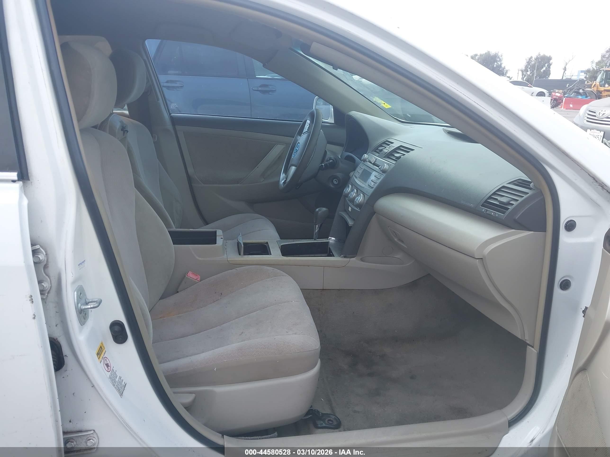 TOYOTA CAMRY image 5
