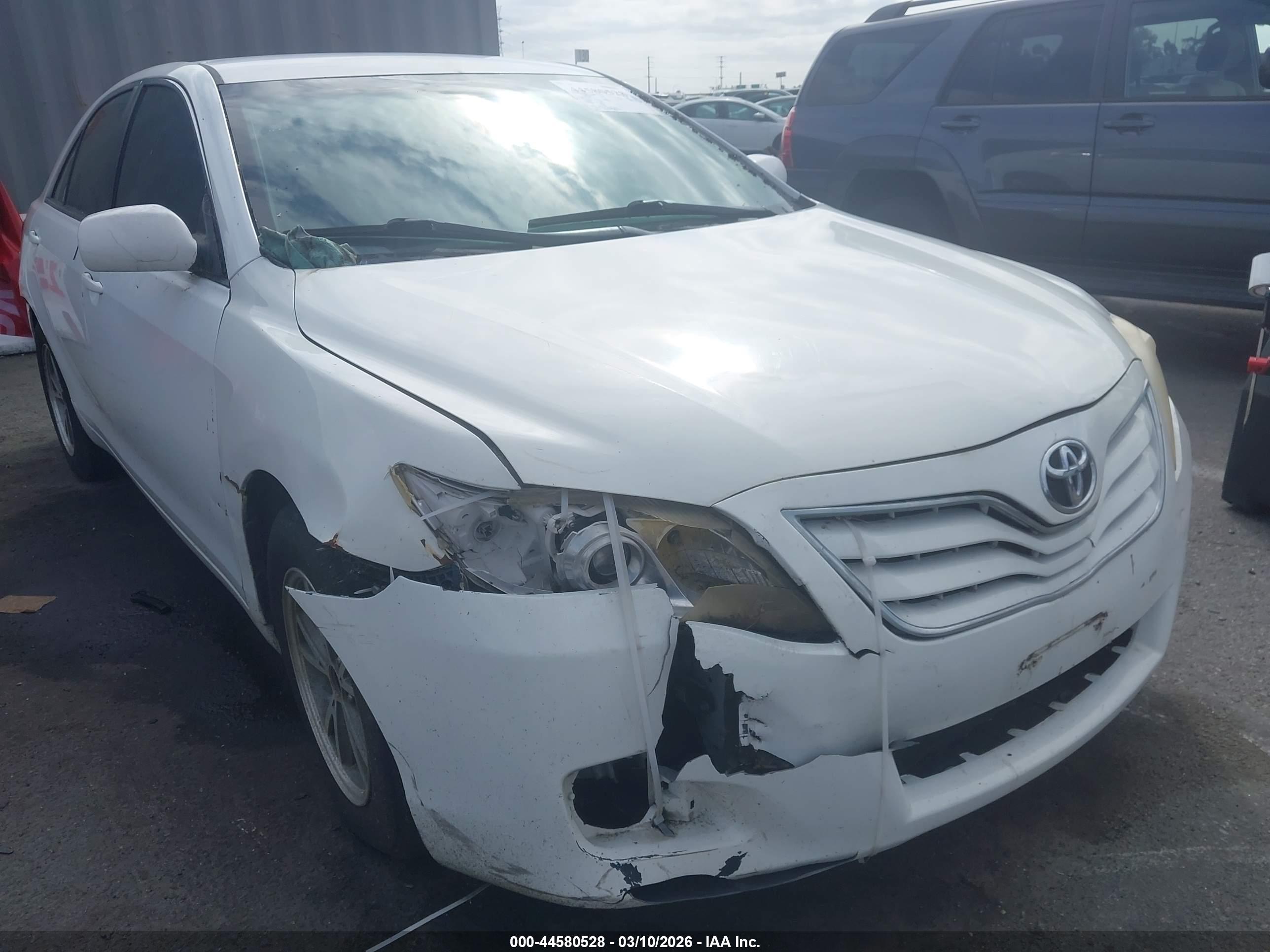 TOYOTA CAMRY image 6
