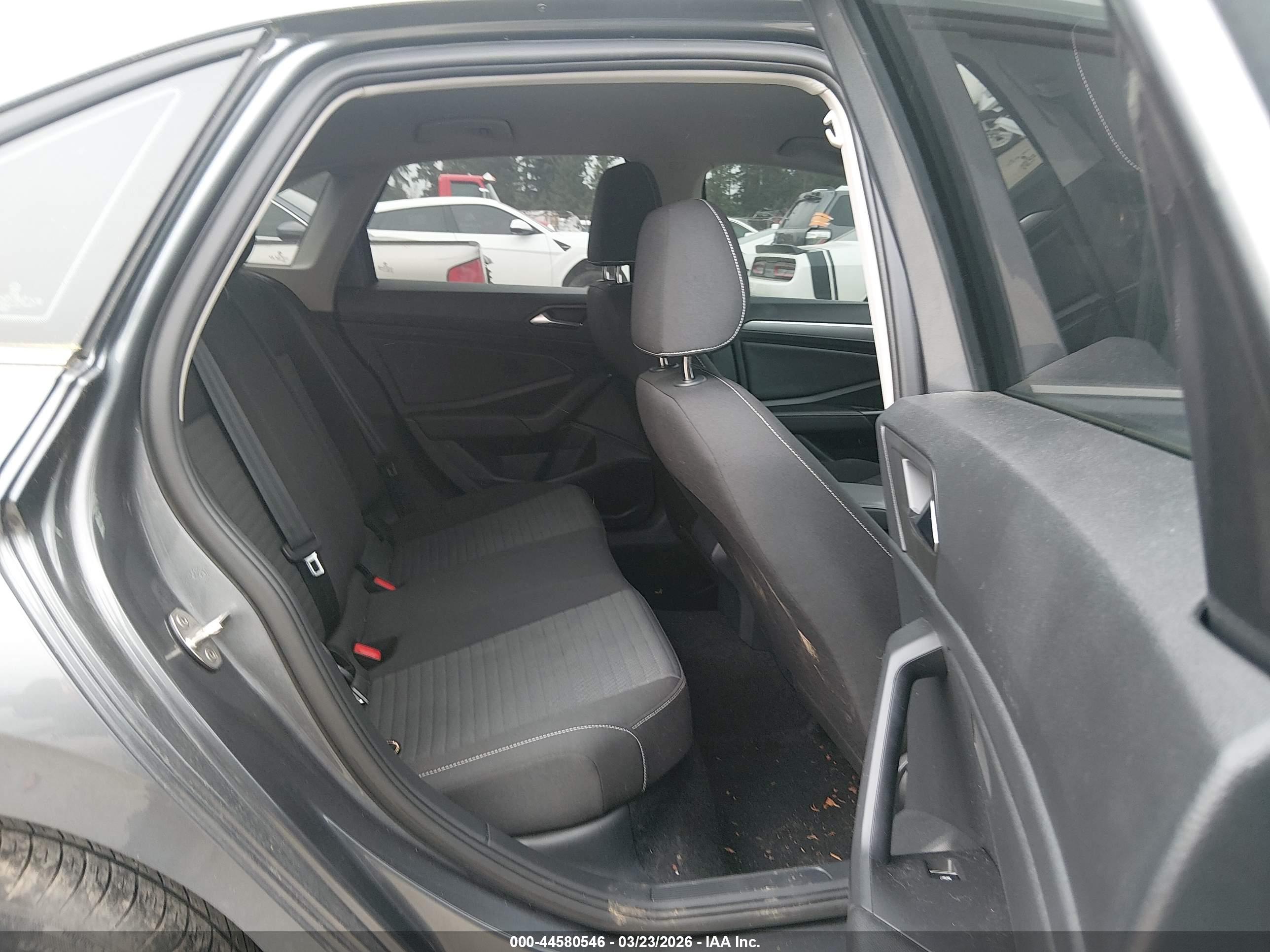 VOLKSWAGEN JETTA image 8