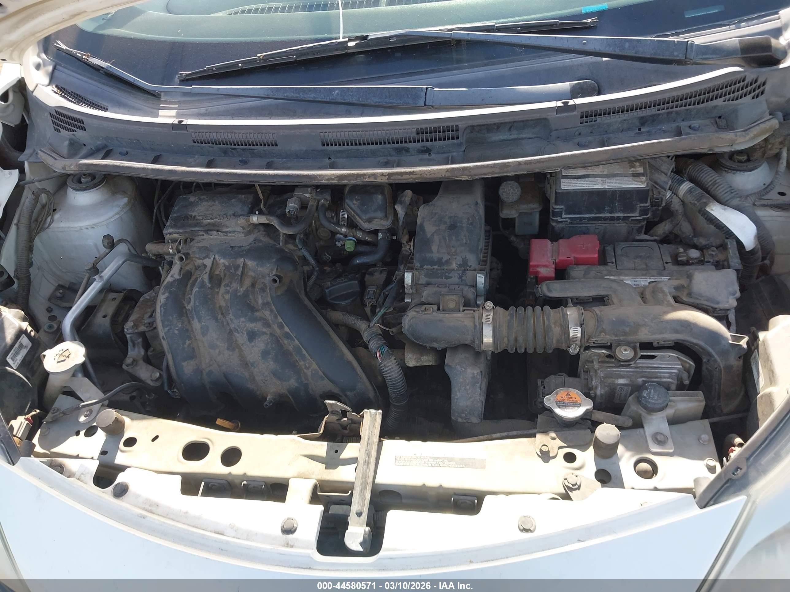 NISSAN VERSA image 10