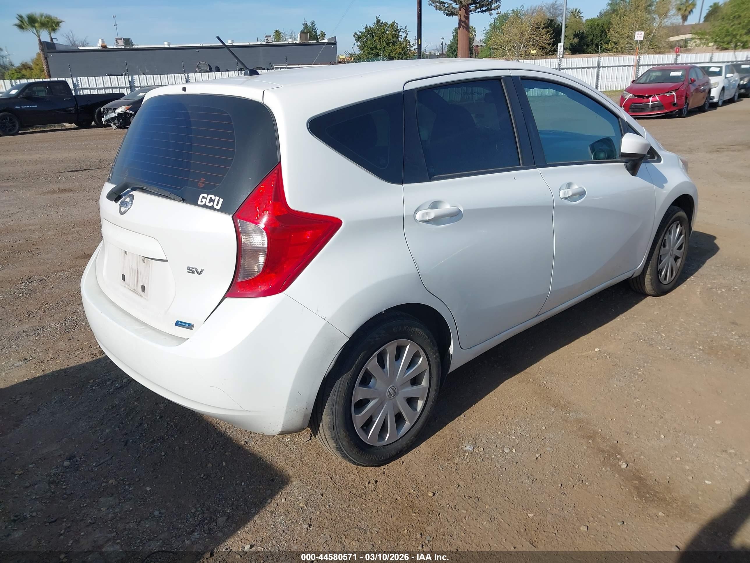 NISSAN VERSA image 4