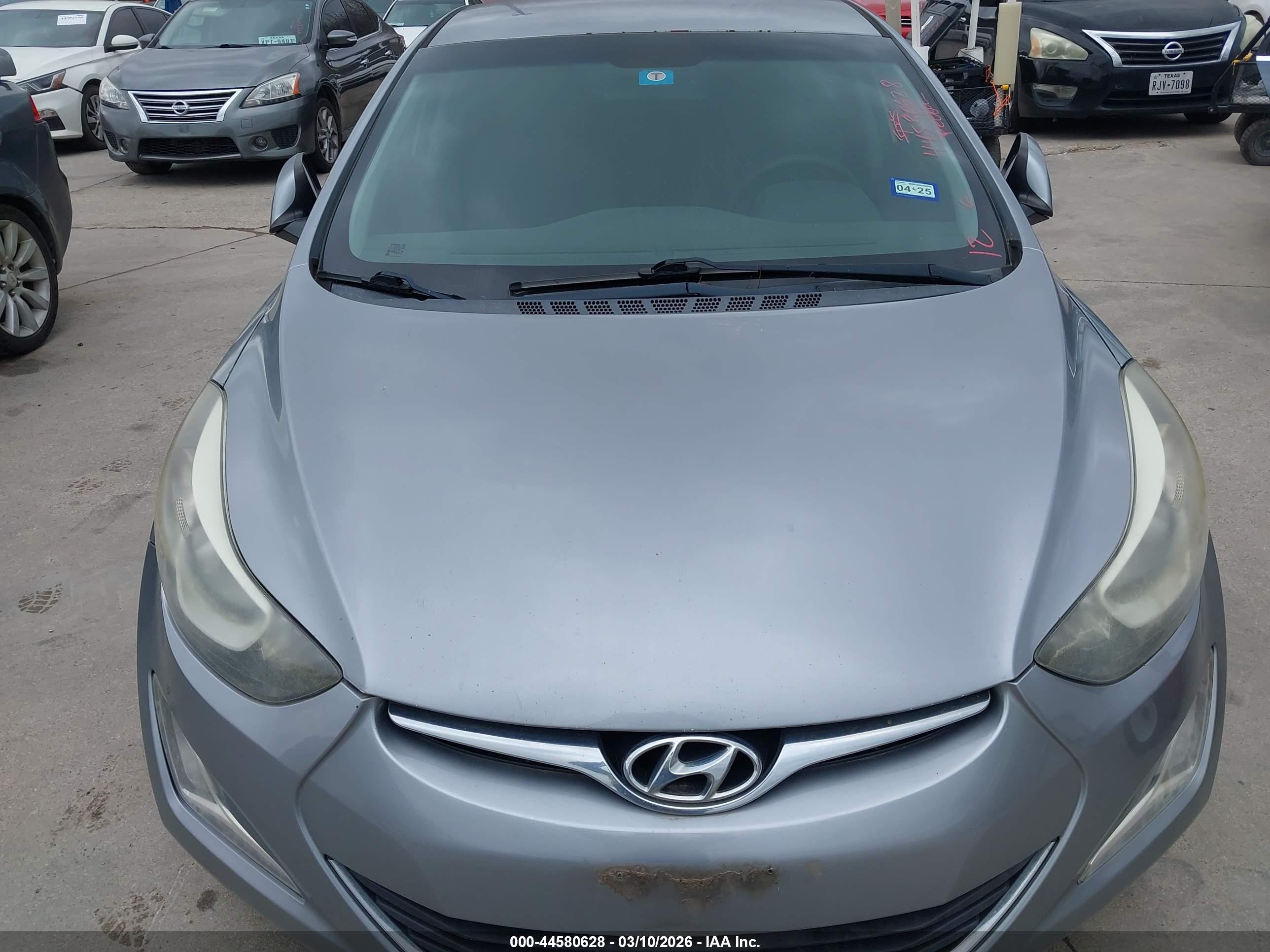 HYUNDAI ELANTRA image 6