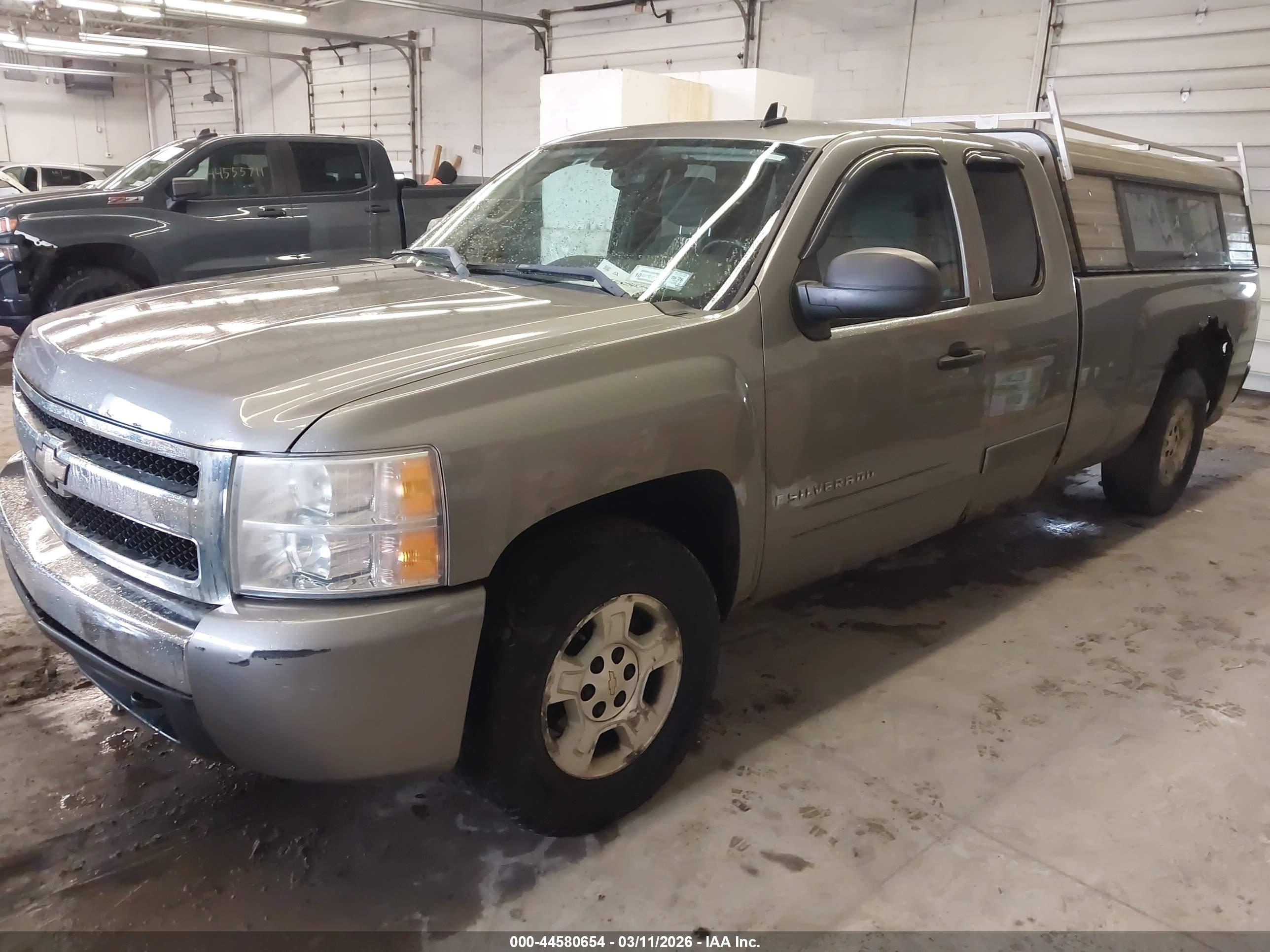 CHEVROLET SILVERADO image 2