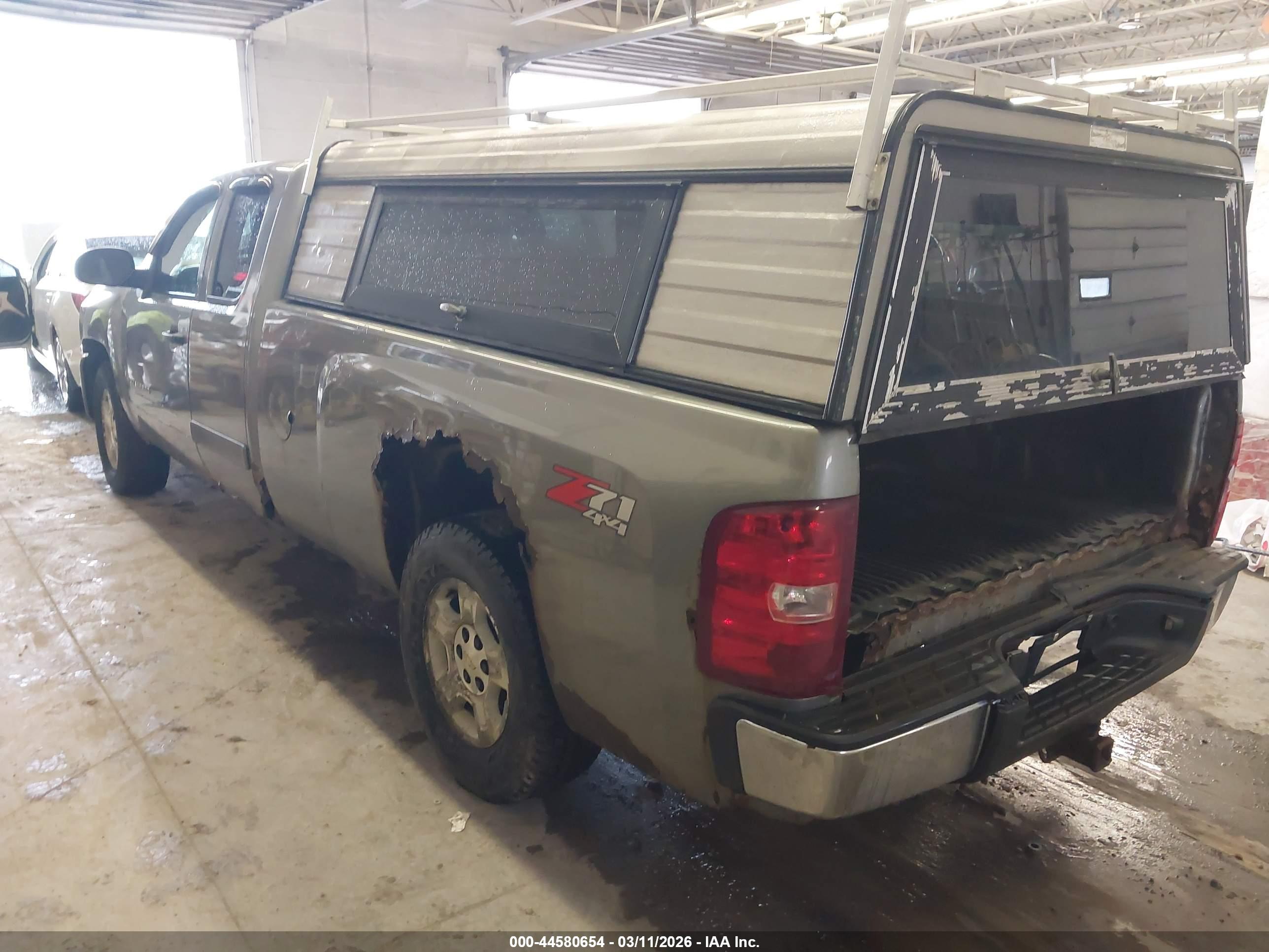 CHEVROLET SILVERADO image 3