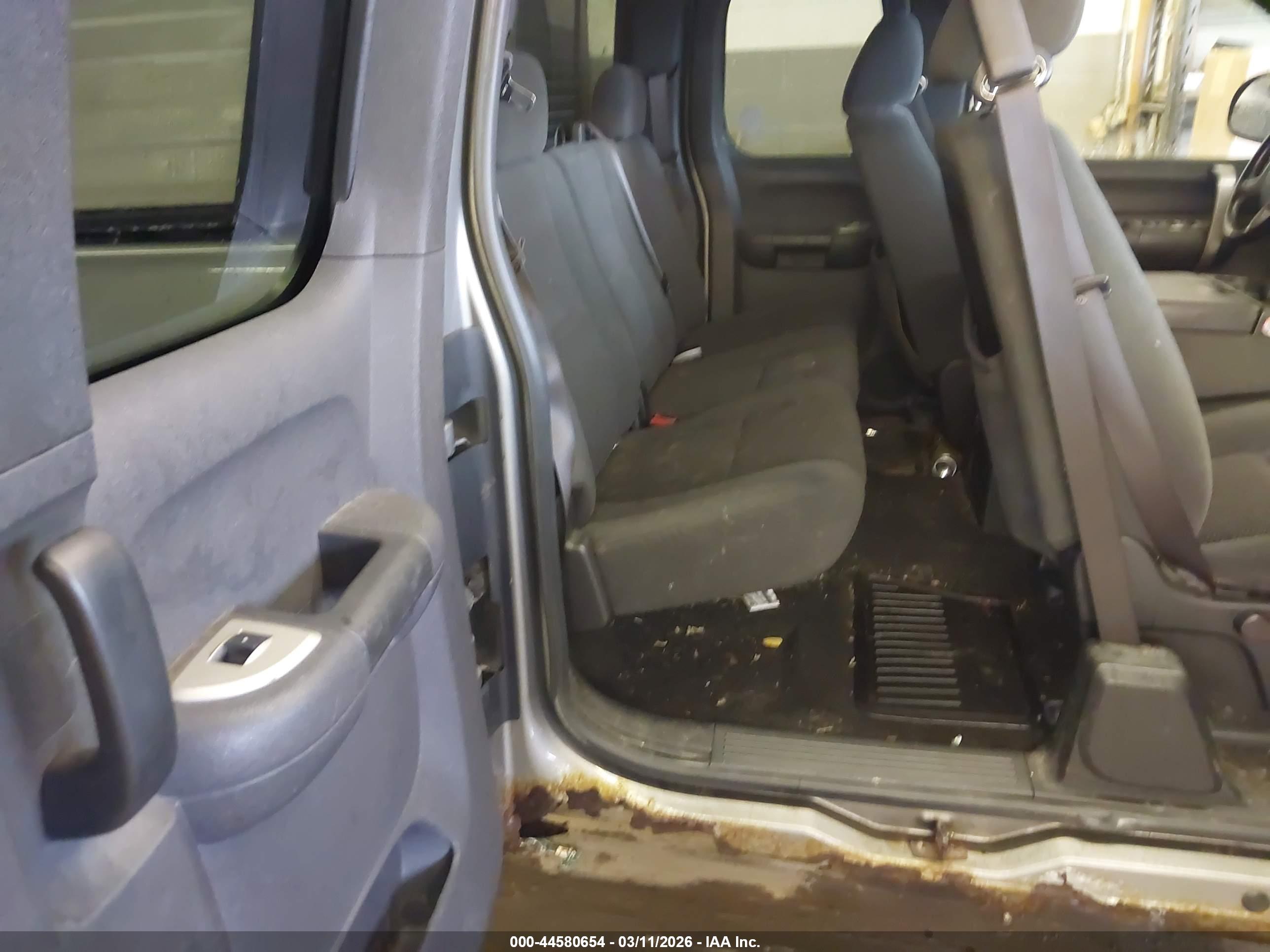 CHEVROLET SILVERADO image 8