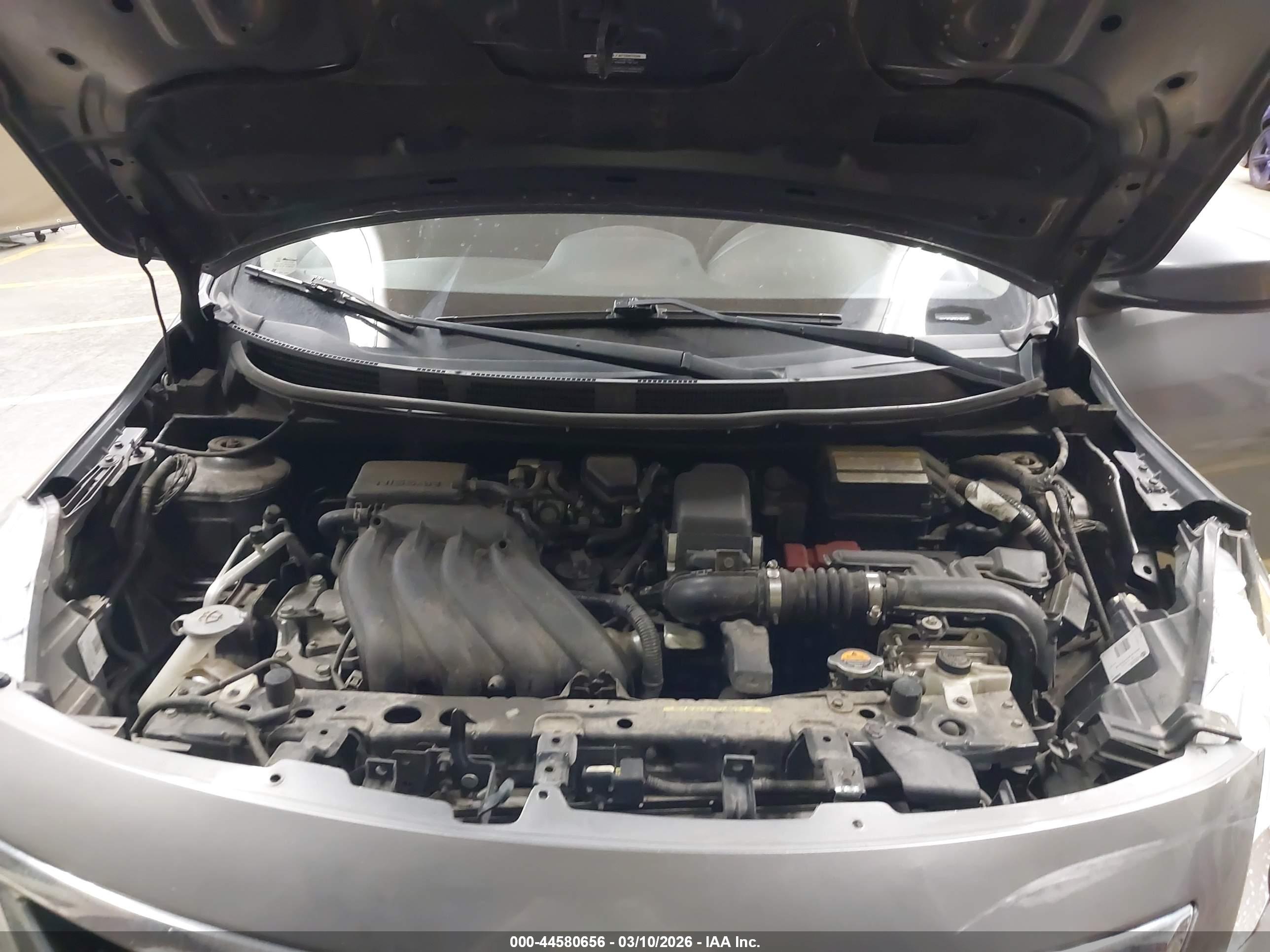 NISSAN VERSA image 10