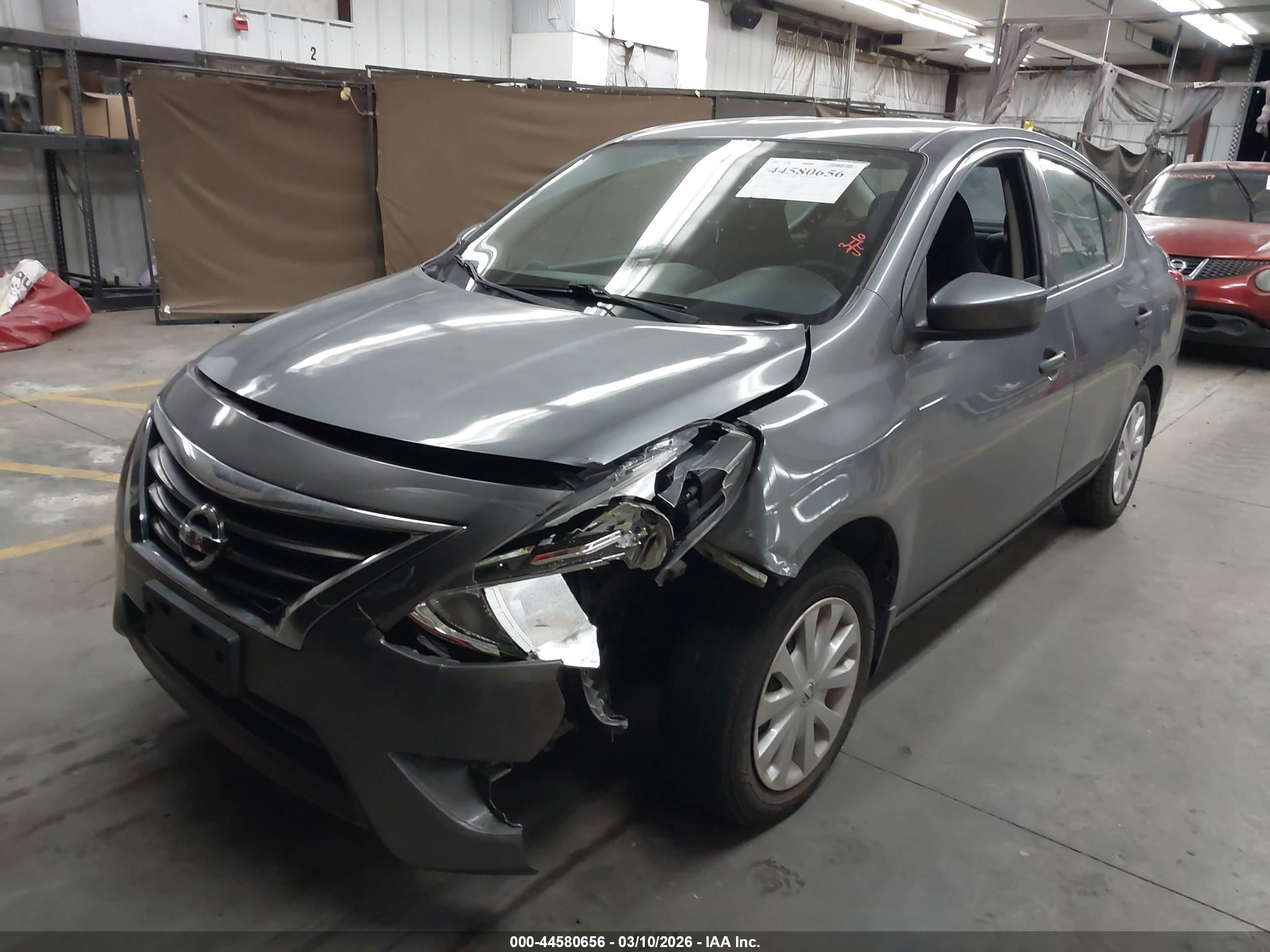 NISSAN VERSA image 2