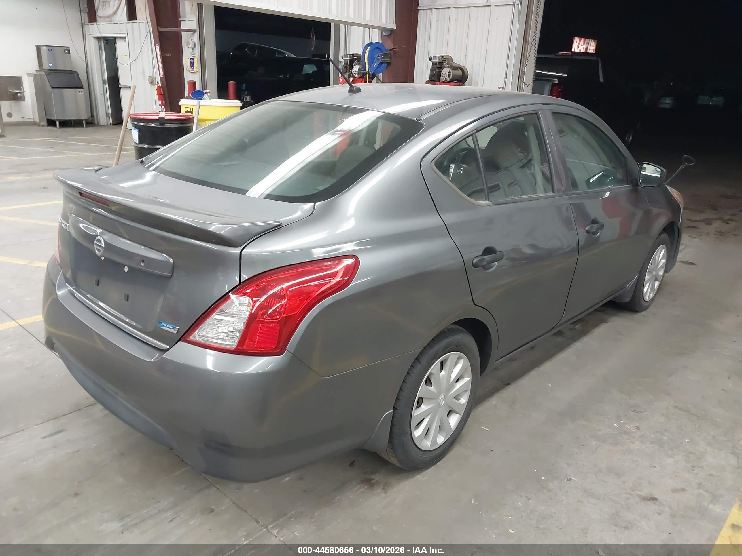 NISSAN VERSA image 4