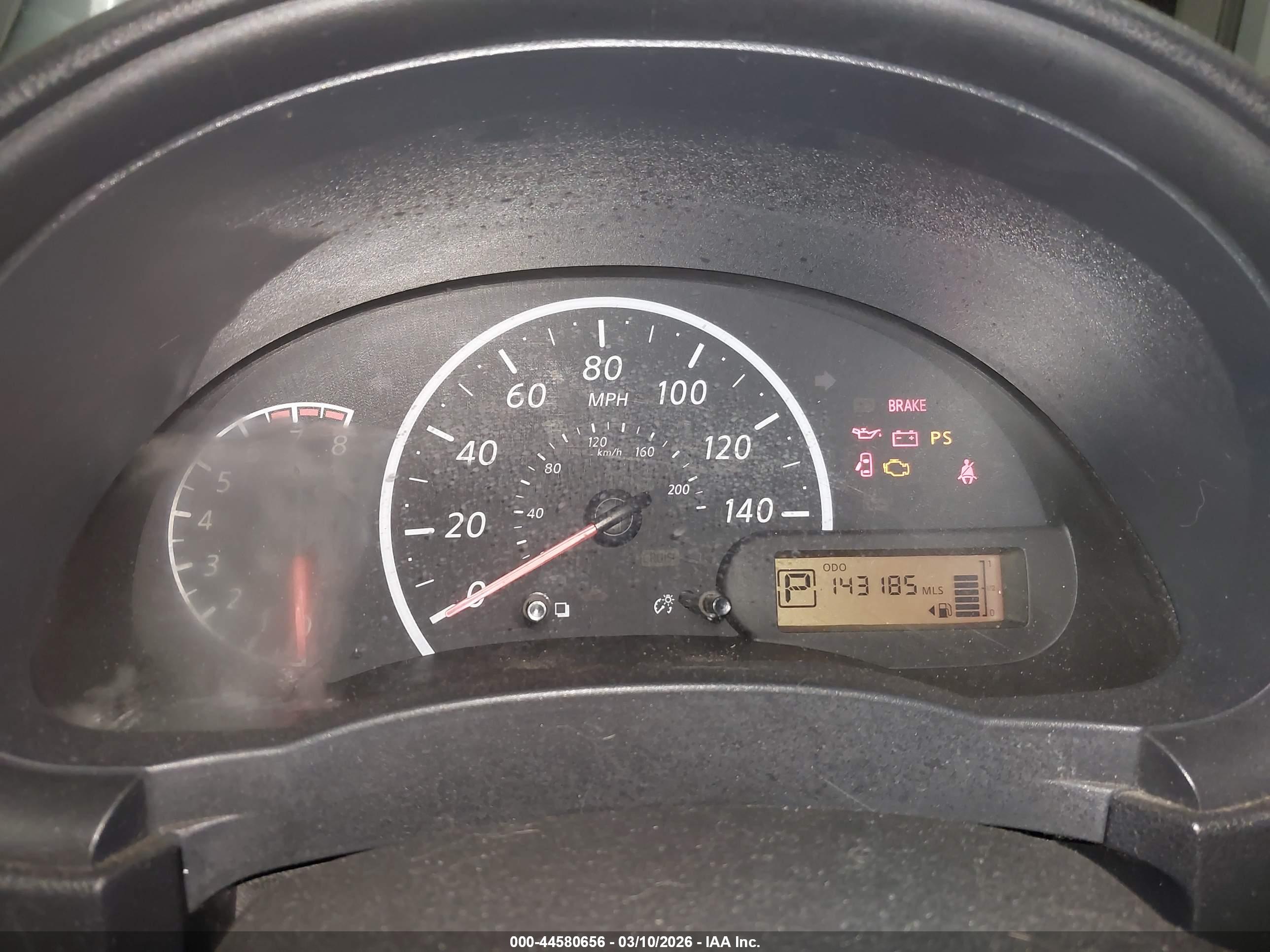 NISSAN VERSA image 7