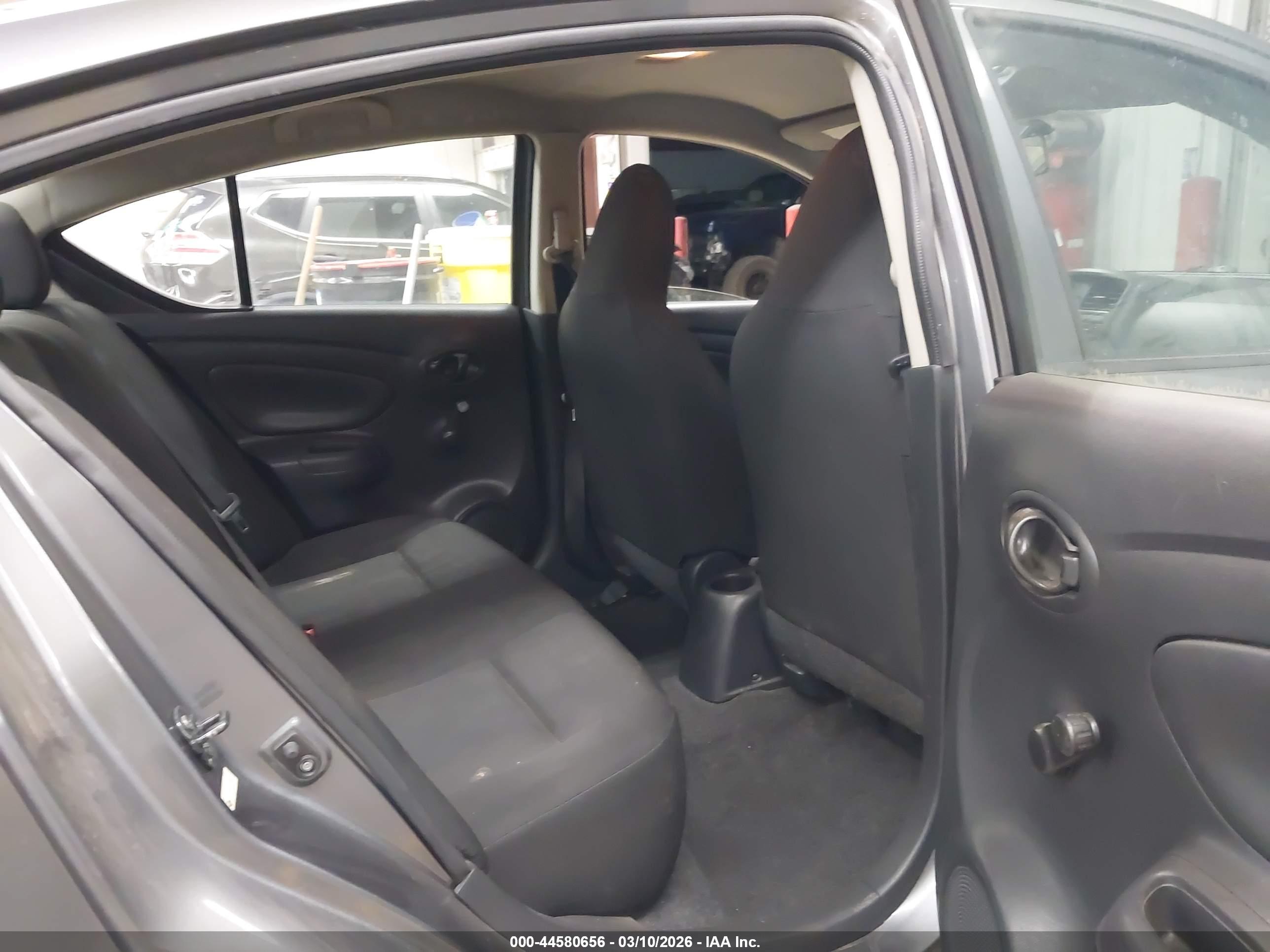 NISSAN VERSA image 8