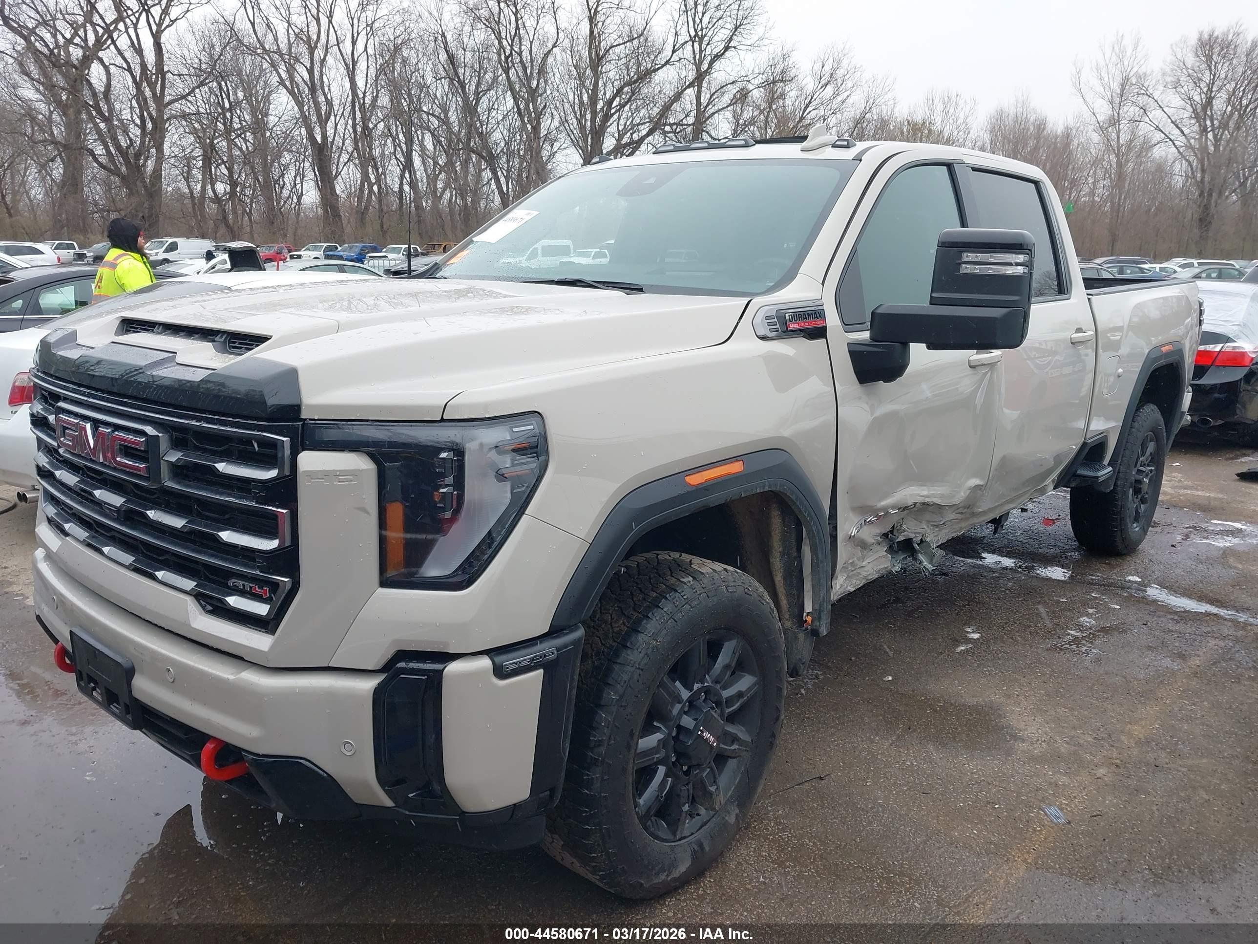 GMC SIERRA image 2