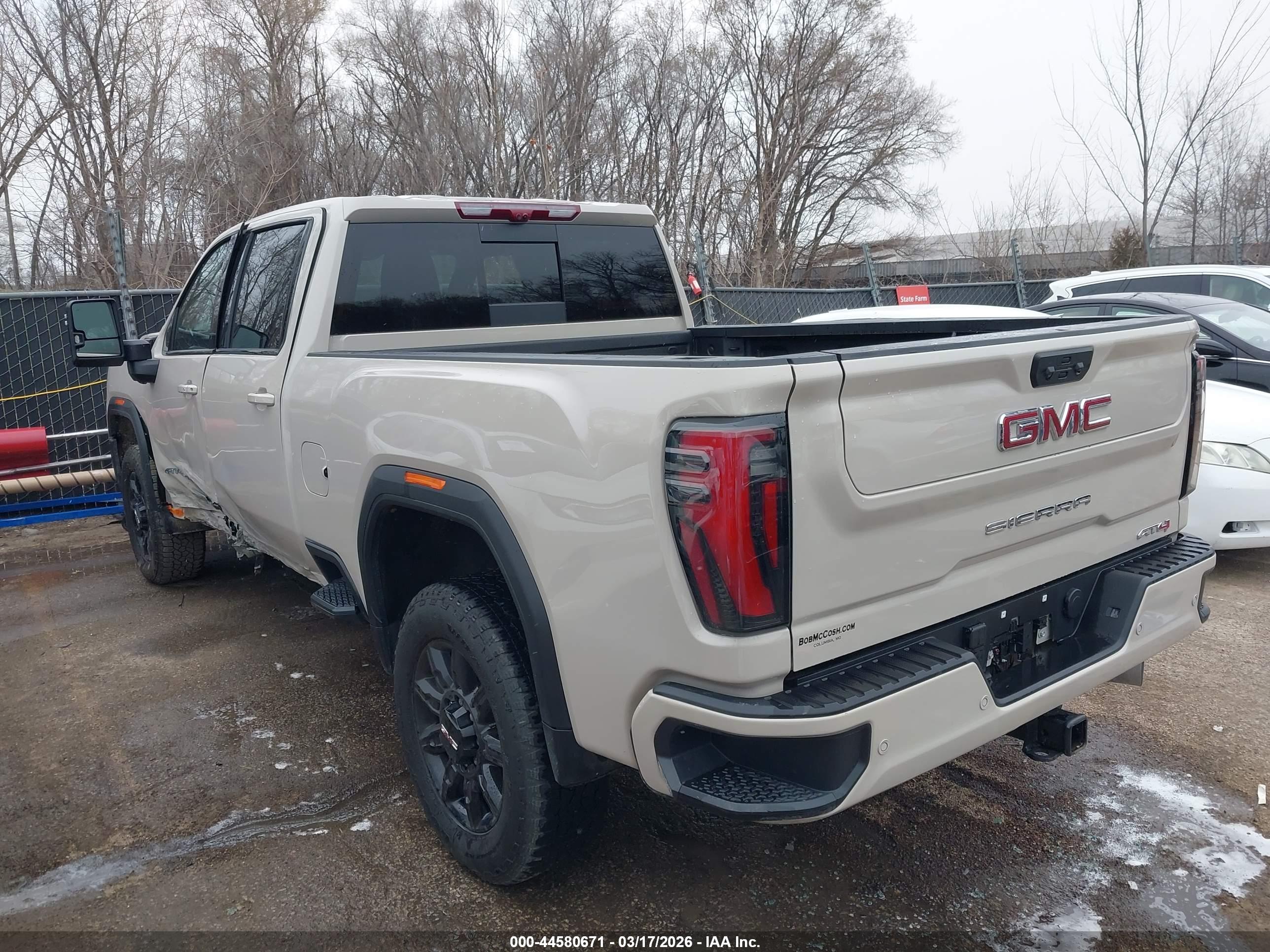 GMC SIERRA image 3