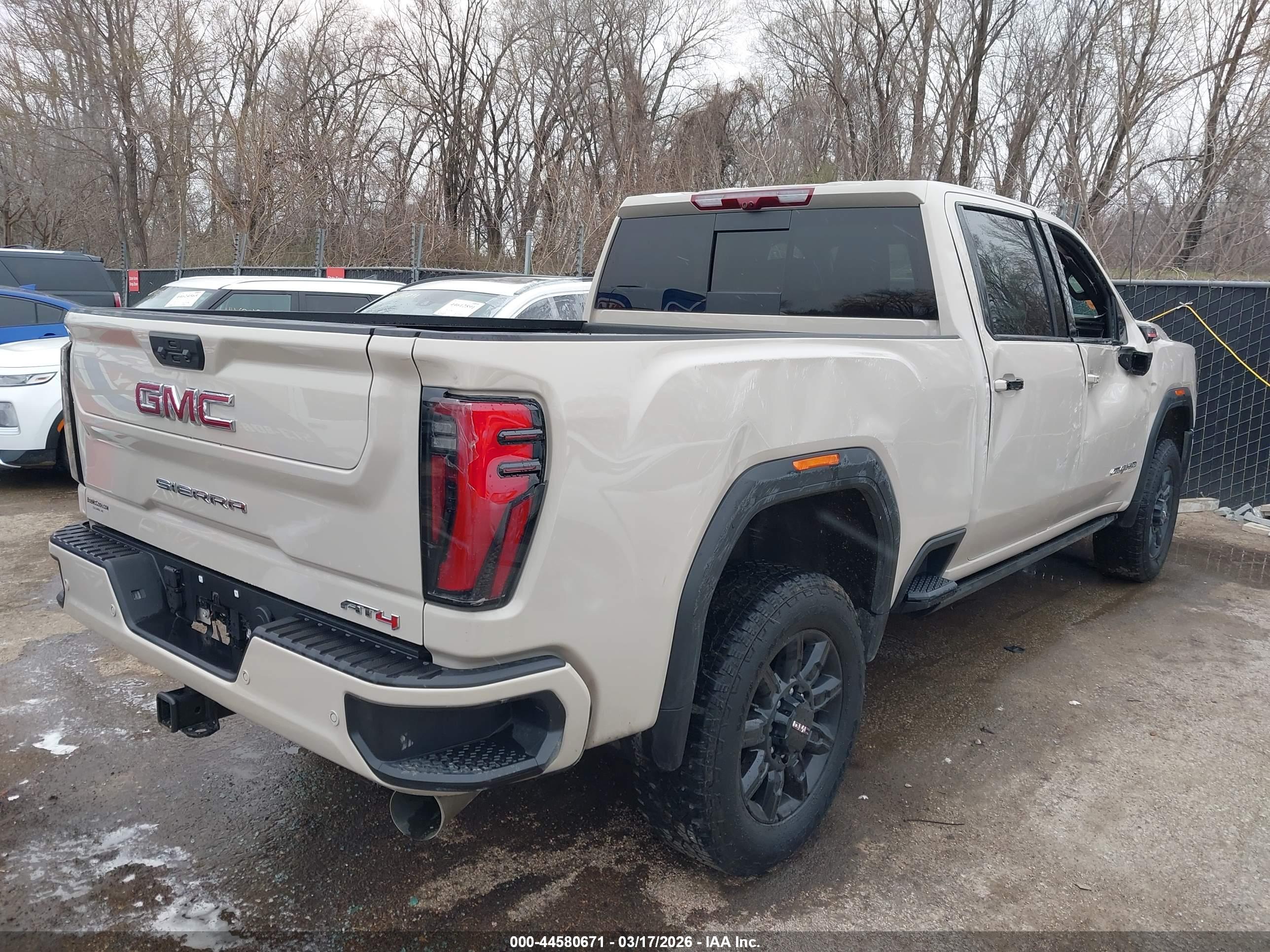 GMC SIERRA image 4