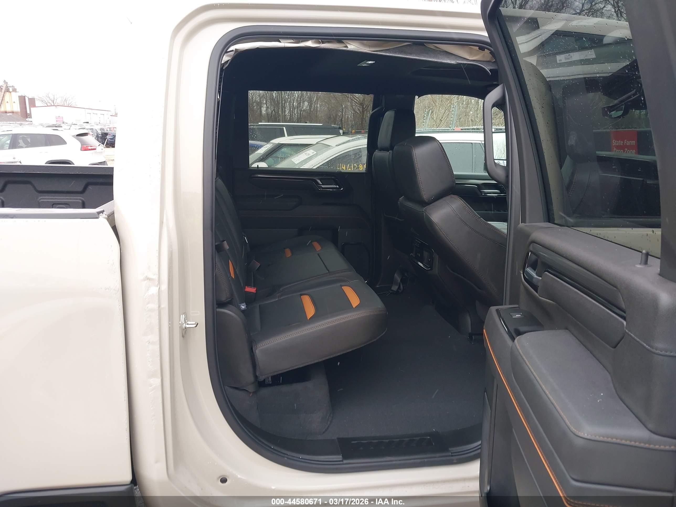 GMC SIERRA image 8