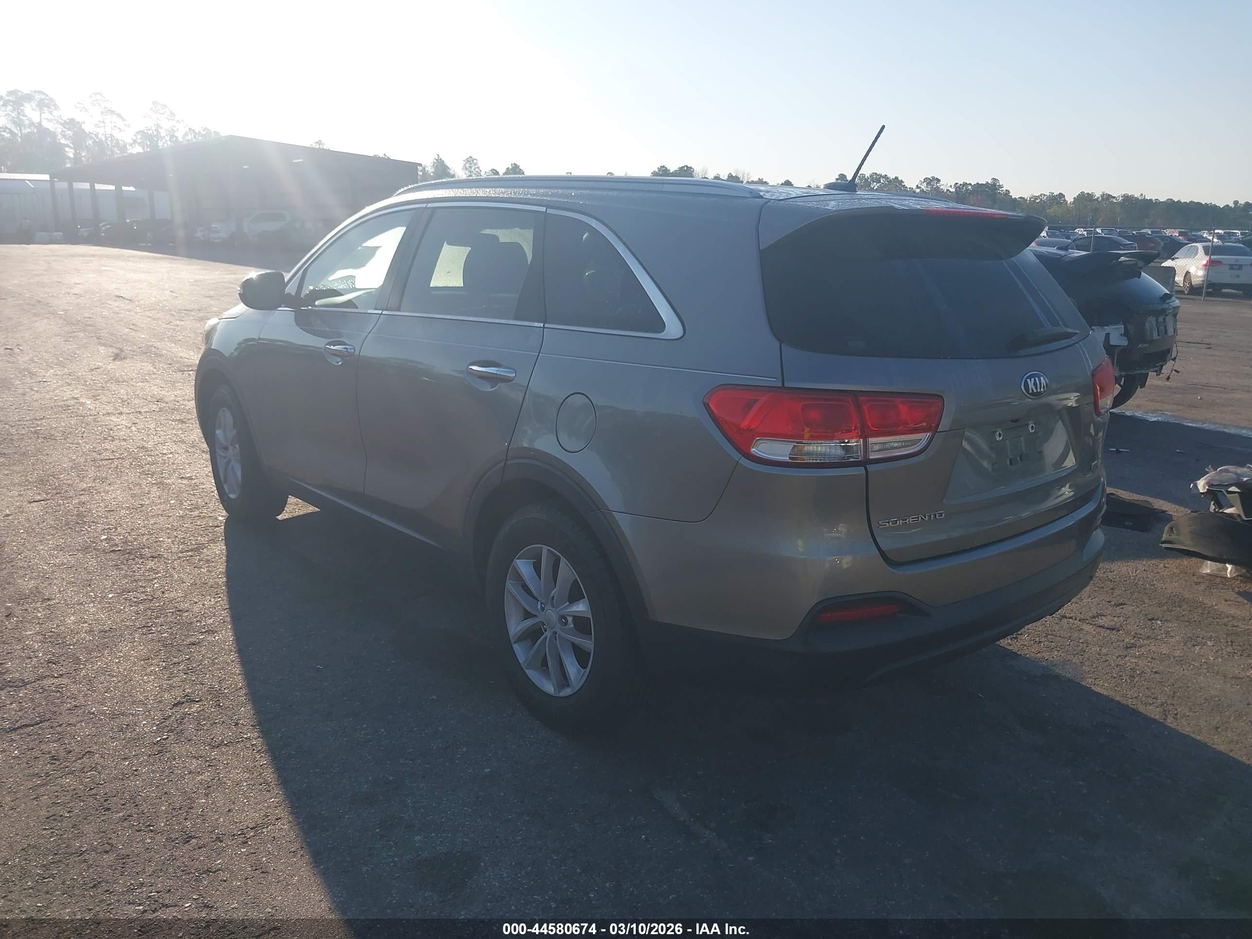 KIA SORENTO image 3