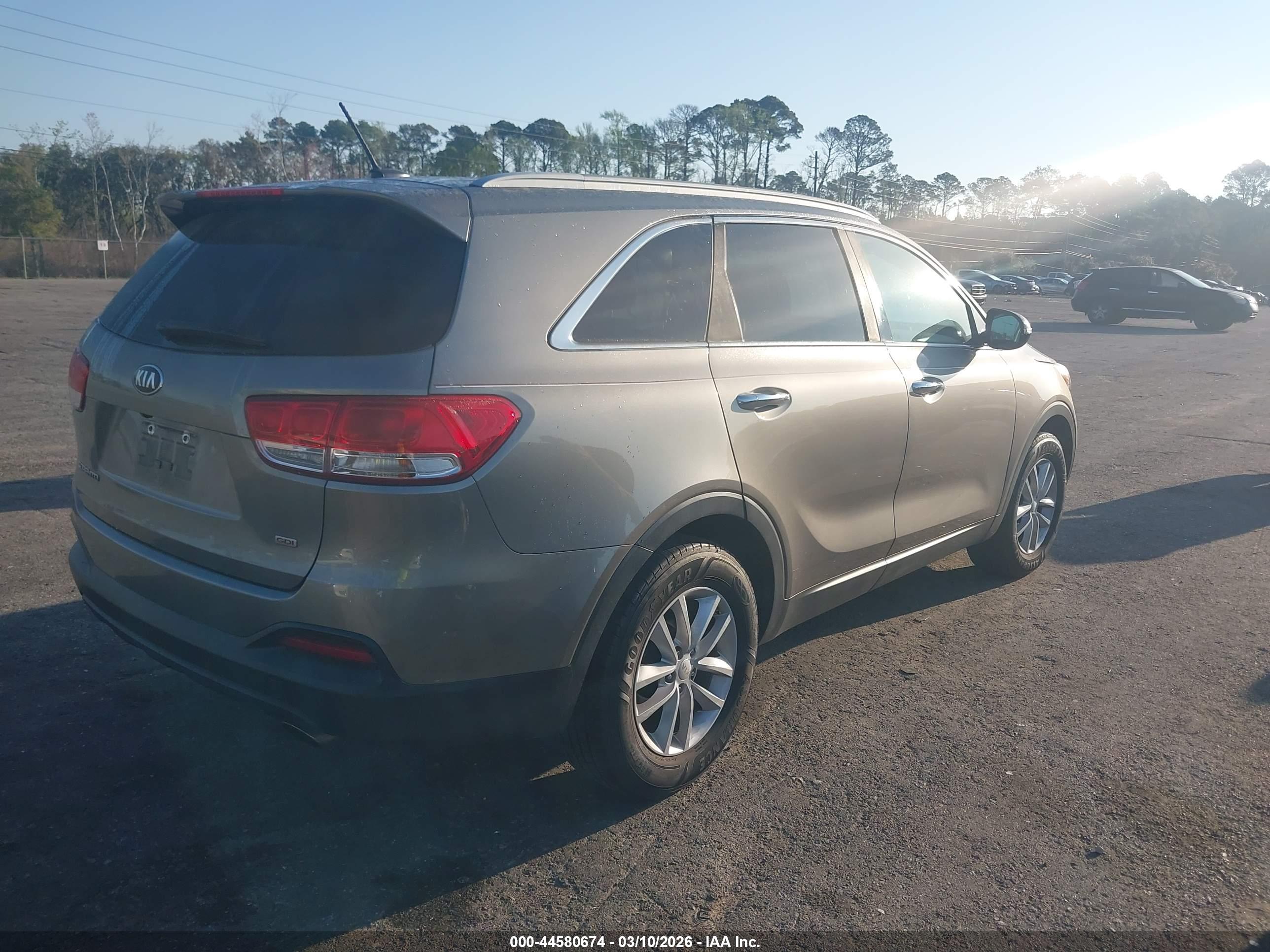 KIA SORENTO image 4