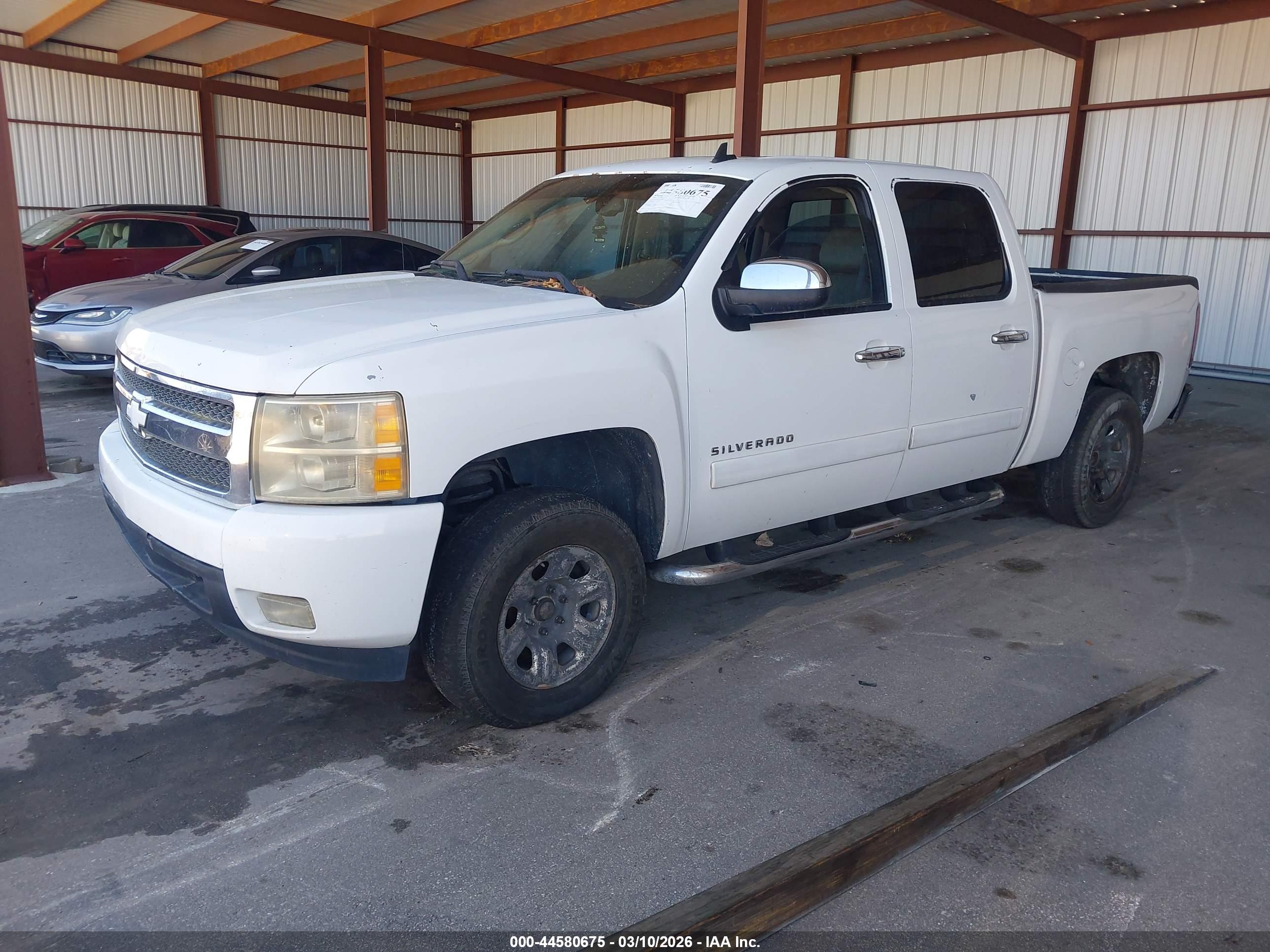 CHEVROLET SILVERADO image 2