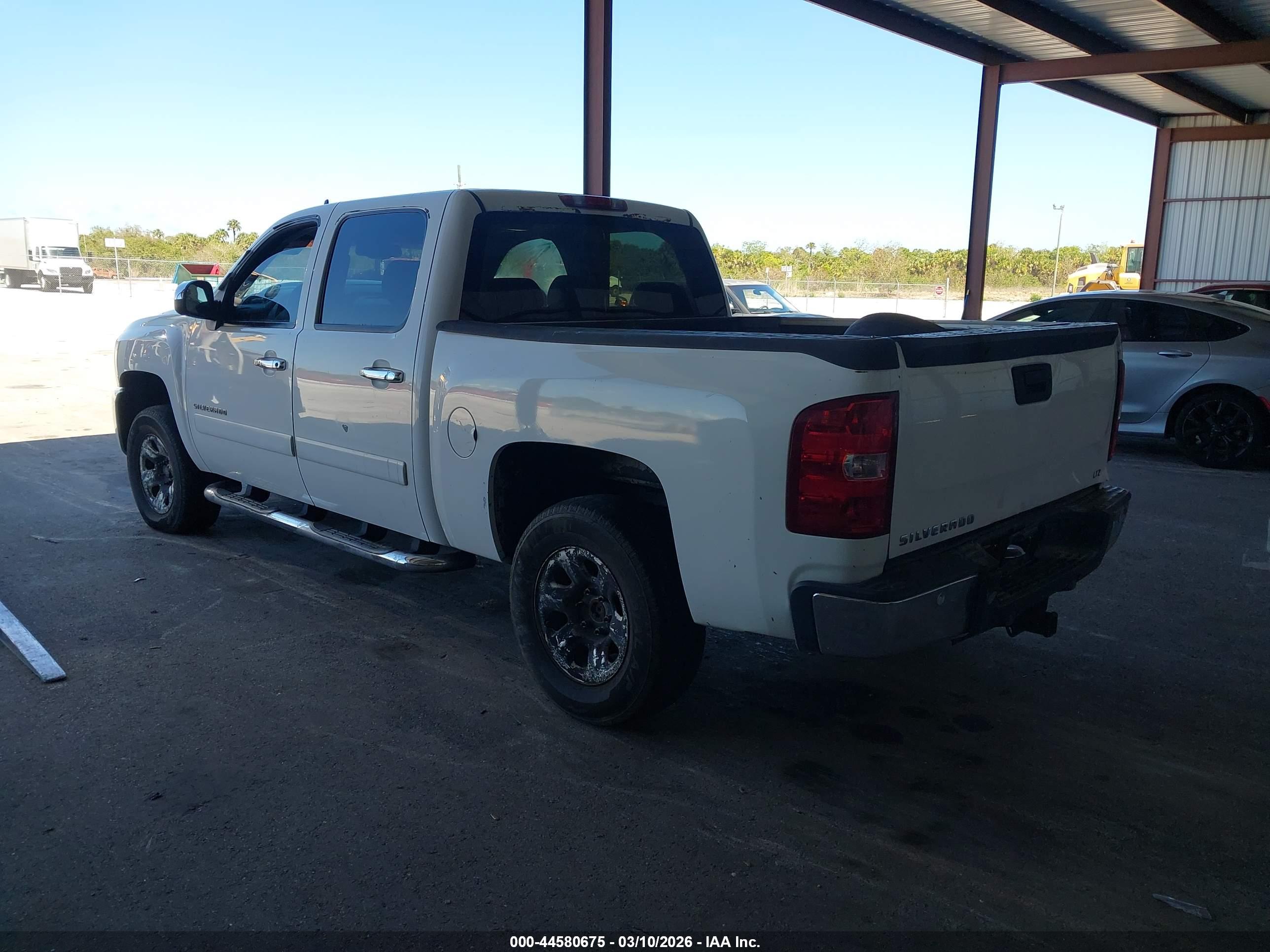CHEVROLET SILVERADO image 3