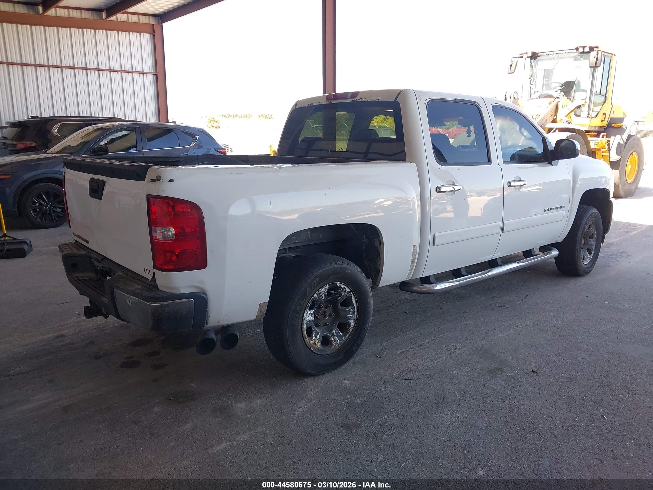 CHEVROLET SILVERADO image 4