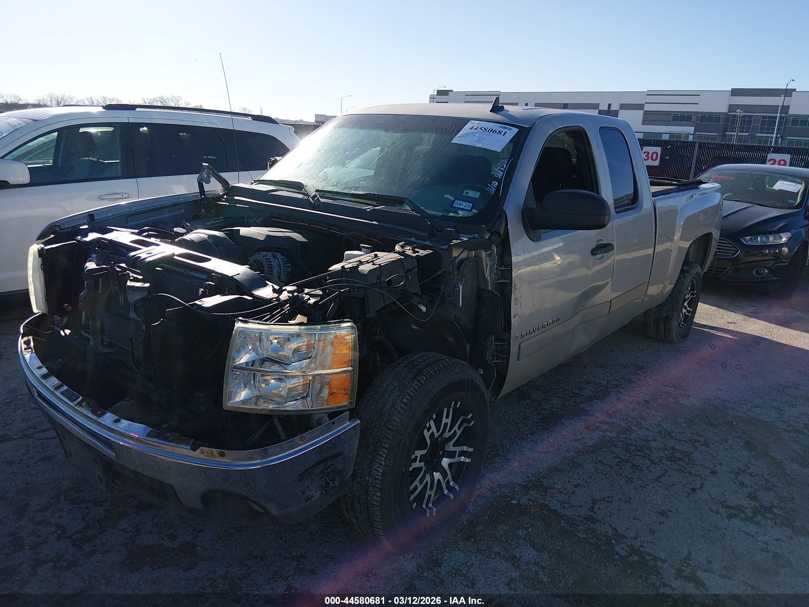 CHEVROLET SILVERADO image 2