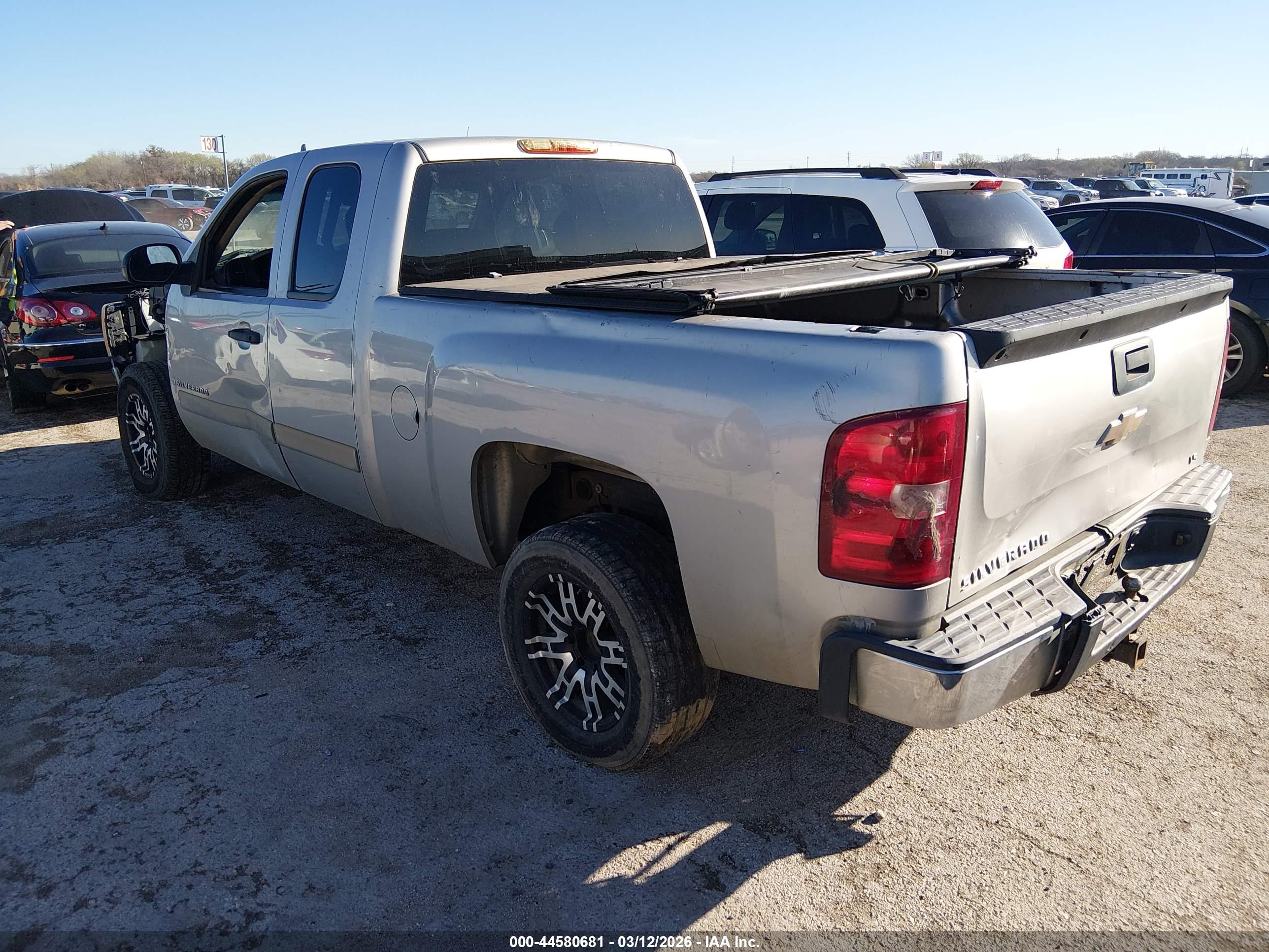 CHEVROLET SILVERADO image 3