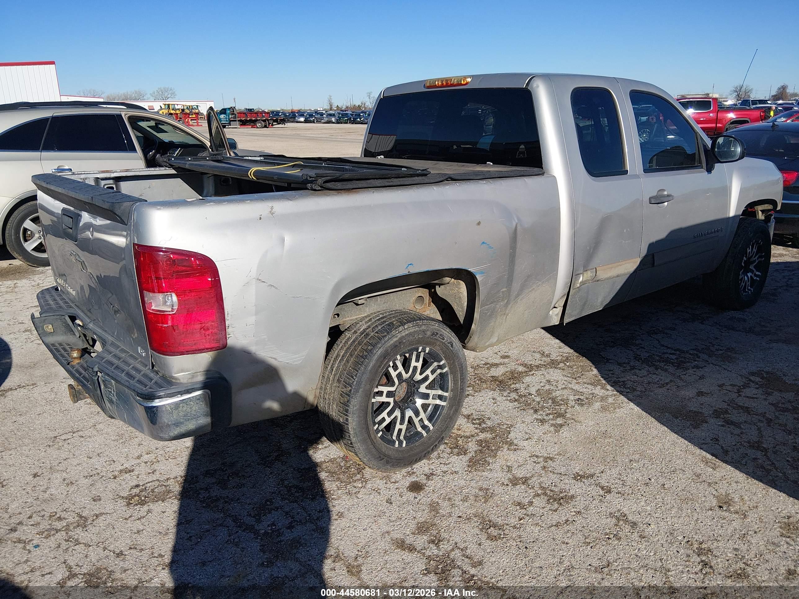 CHEVROLET SILVERADO image 4